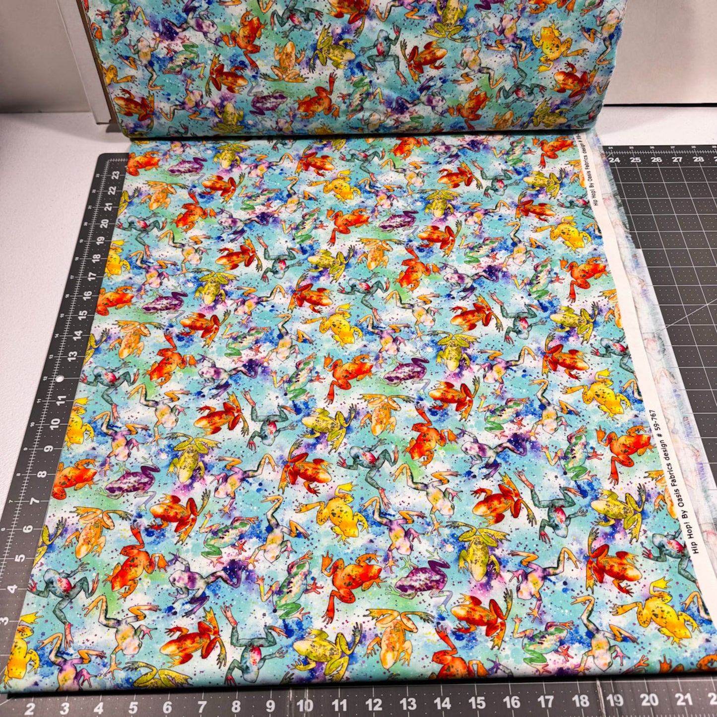 Fun Frogs Fabric frog quilting material - Mary Jo Fabrics