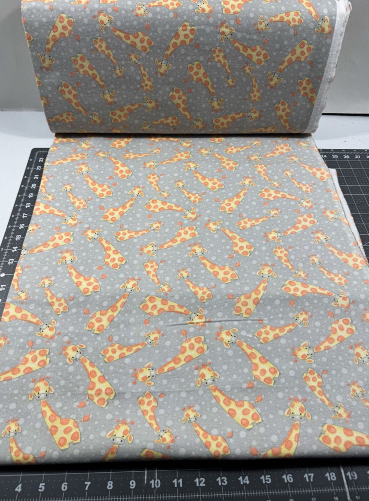 Baby Giraffe Cotton FLANNEL 0958 - 90 Cute Giraffes - Mary Jo Fabrics