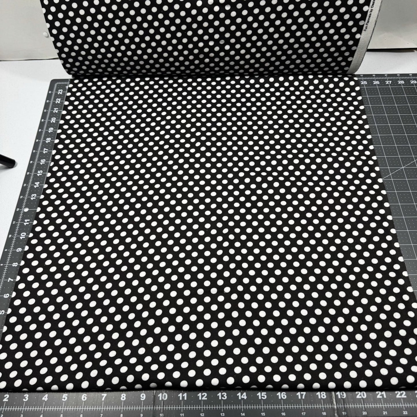 Black and White Polka Dot Cotton Flannel 44 - 6355 Dots Flannel - Mary Jo Fabrics
