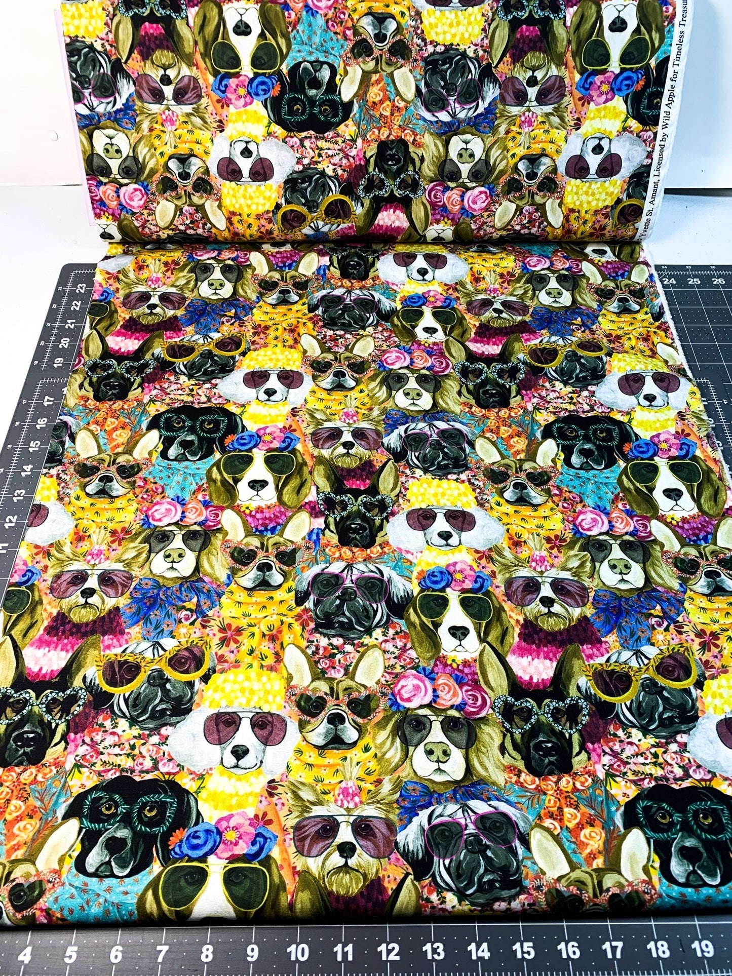 High Fashion Dog Cotton Fabric CD4179 Cute Puppy Dogs - Mary Jo Fabrics