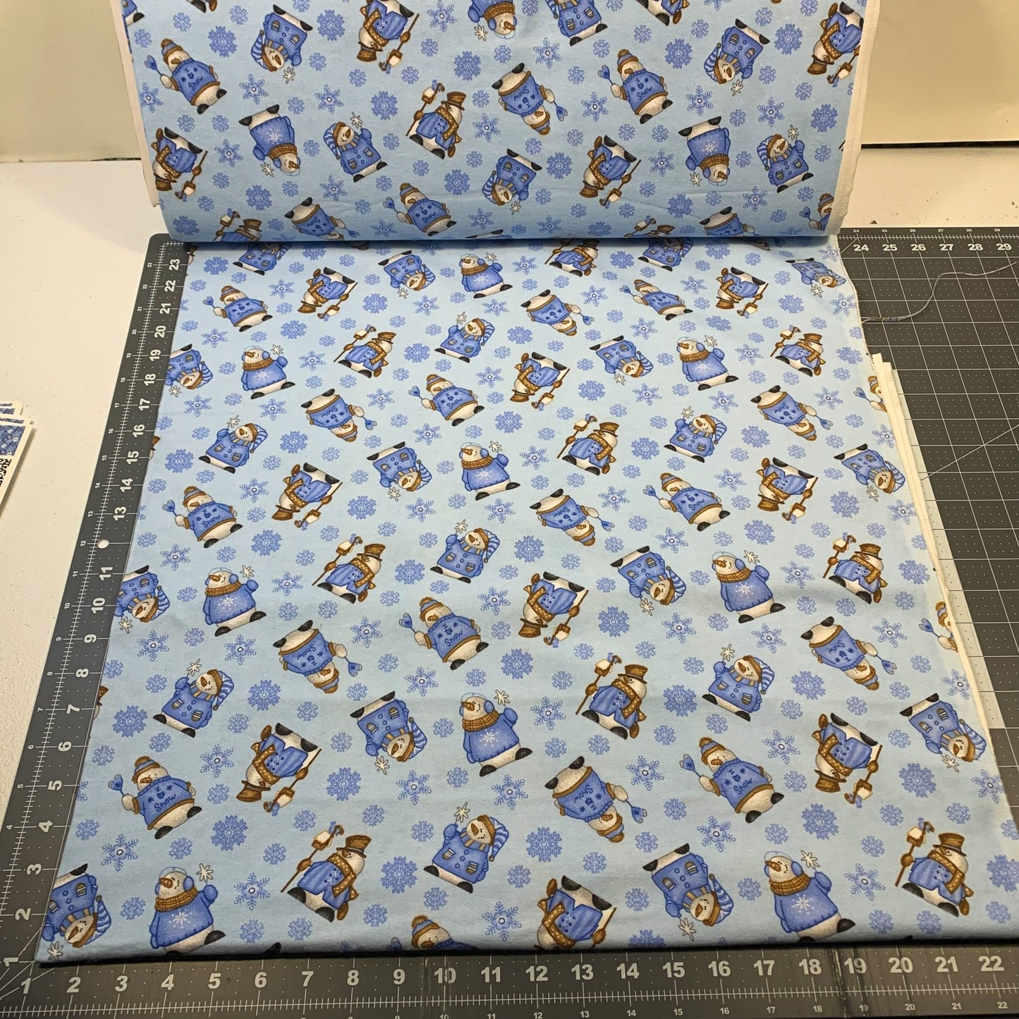 Snowmen FLANNEL 1062 Light Blue Snowflakes Cotton flannel - Mary Jo Fabrics