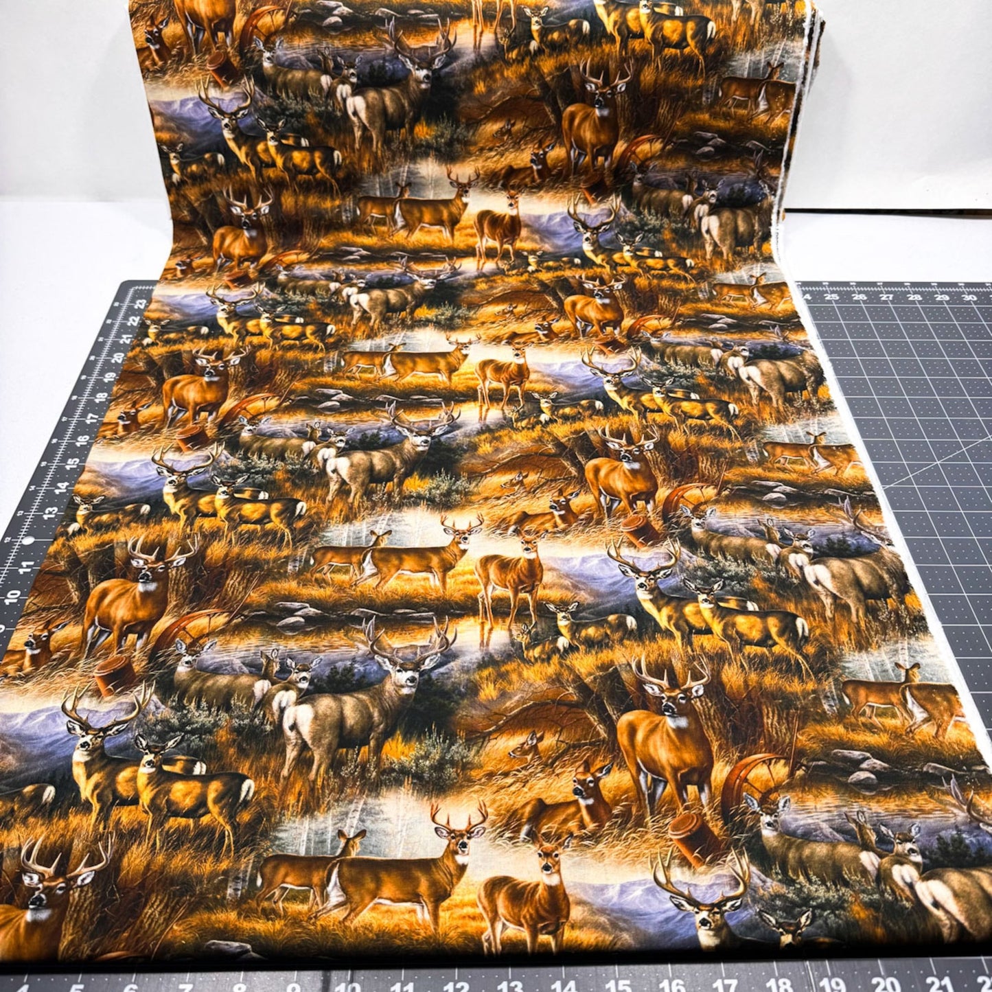 Wild deer fabric WW - 3146 Deer Glance - Mary Jo Fabrics