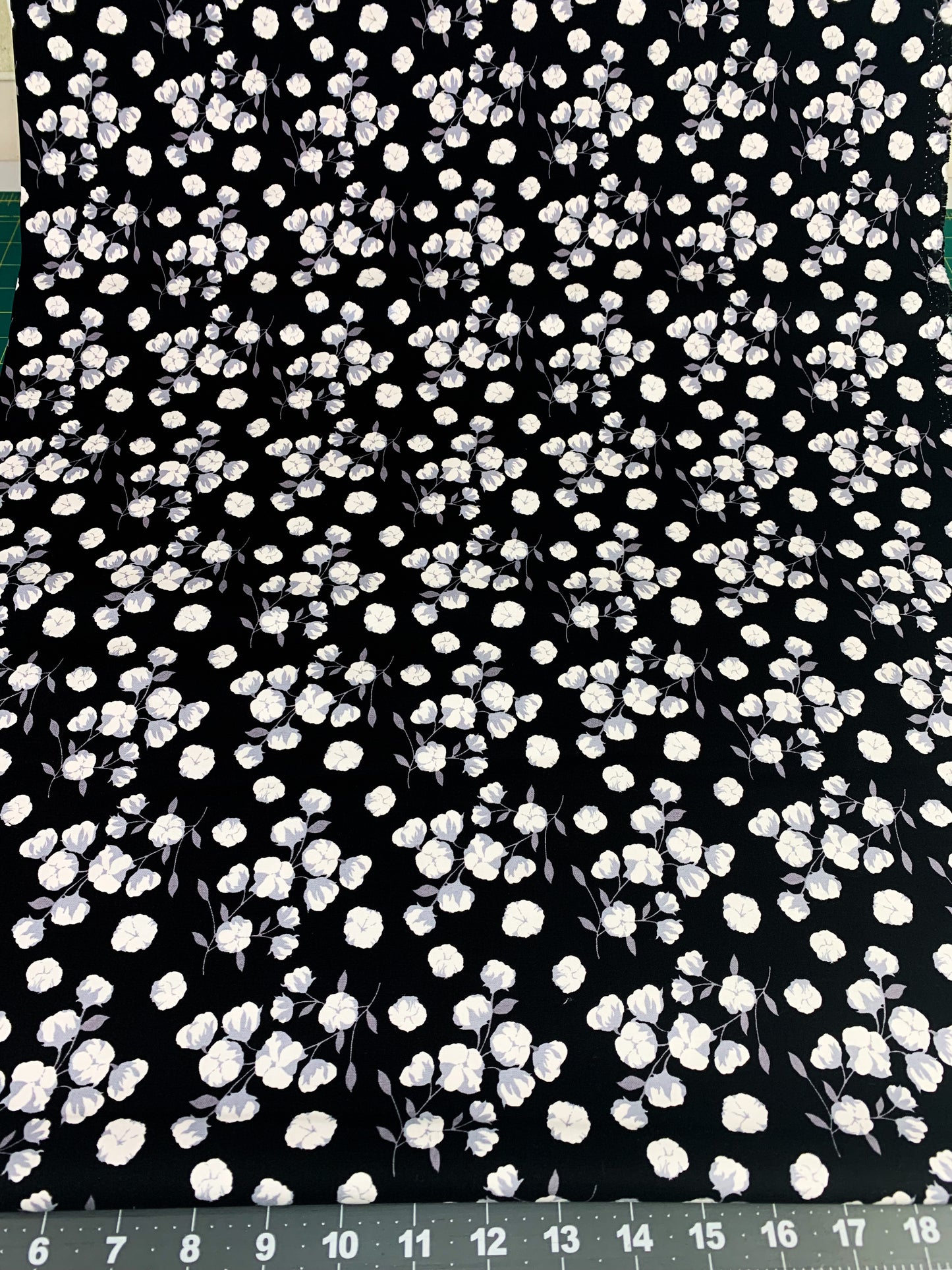 Cotton blossom fabric 646599 Black Scarlet Farm