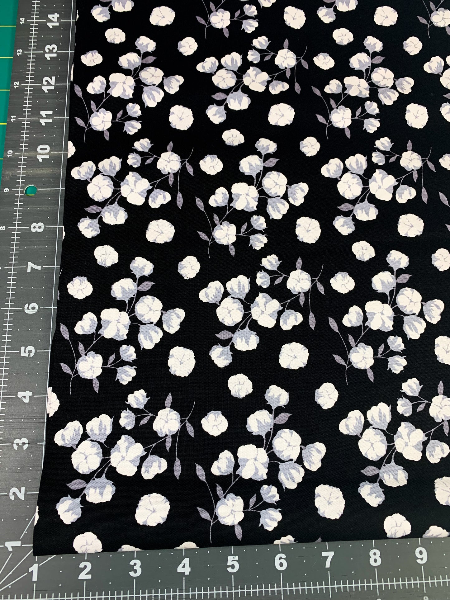 Cotton blossom fabric 646599 Black Scarlet Farm