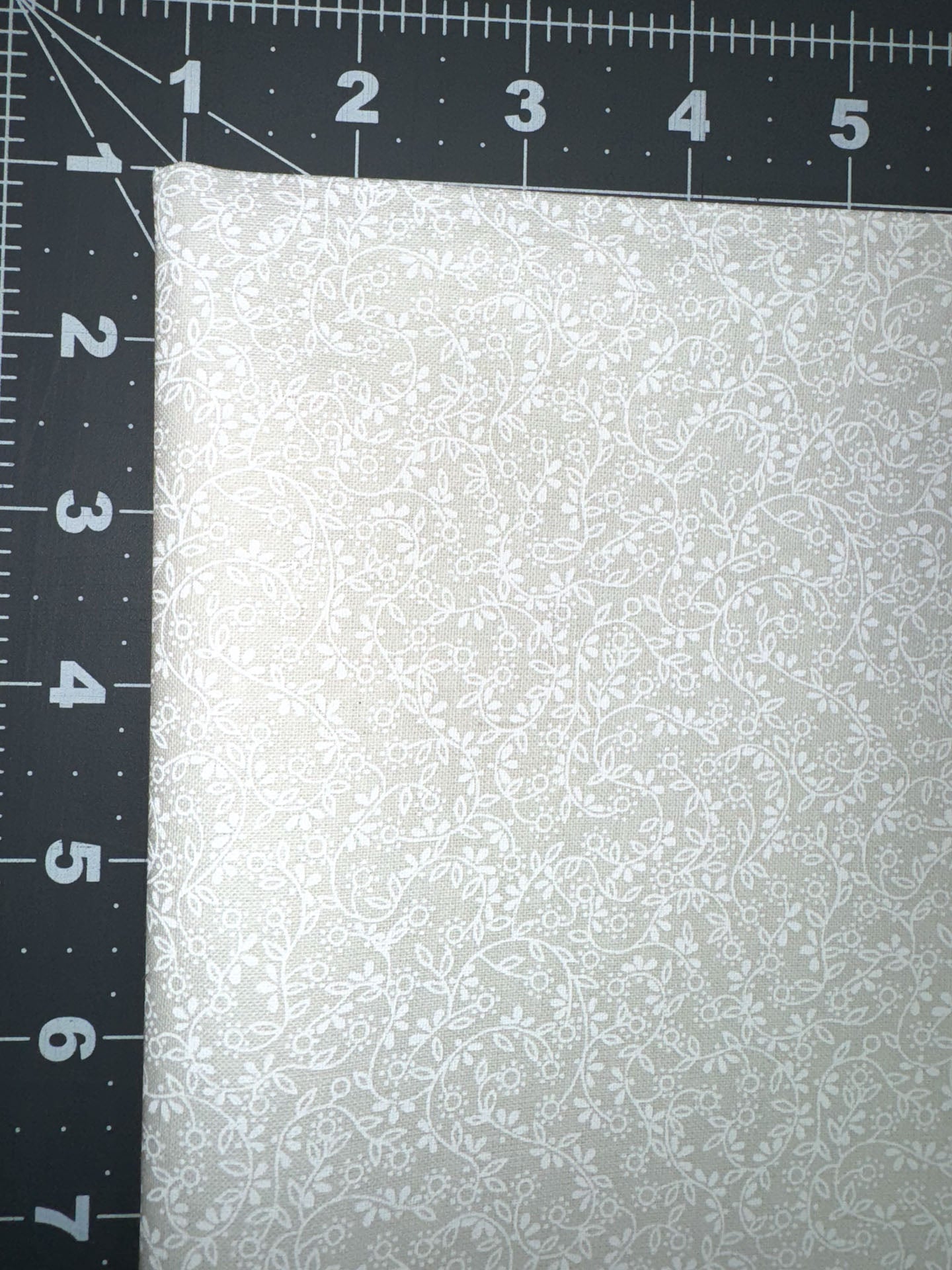 Quilt Blenders White on Natural Dusty Floral fabric
