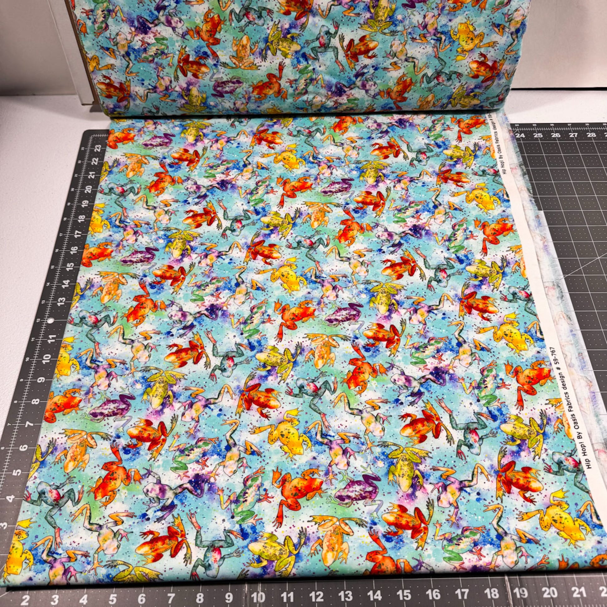 Fun Frogs Fabric frog quilting material - Mary Jo Fabrics