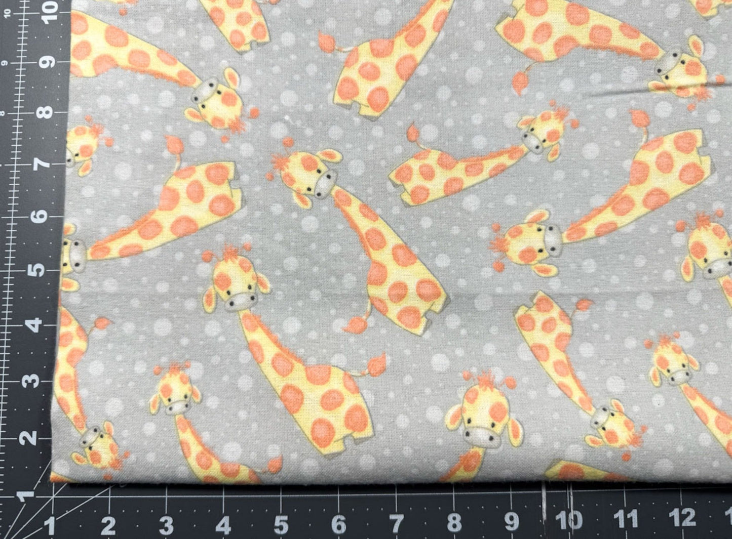 Baby Giraffe Cotton FLANNEL 0958 - 90 Cute Giraffes - Mary Jo Fabrics