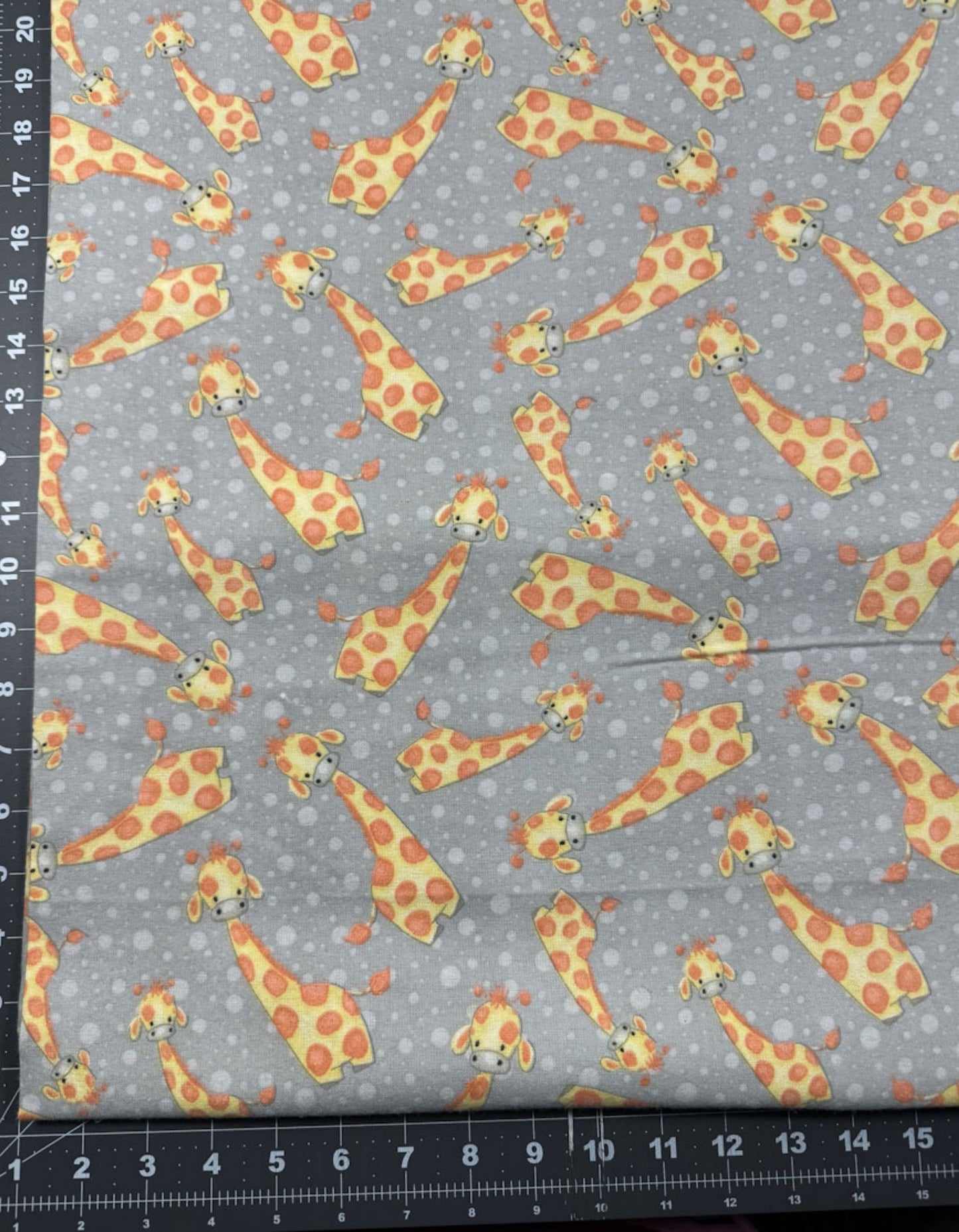 Baby Giraffe Cotton FLANNEL 0958 - 90 Cute Giraffes - Mary Jo Fabrics