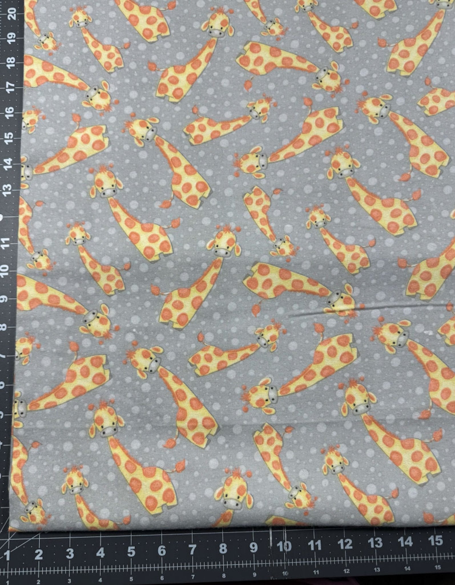 Baby Giraffe Cotton FLANNEL 0958 - 90 Cute Giraffes - Mary Jo Fabrics