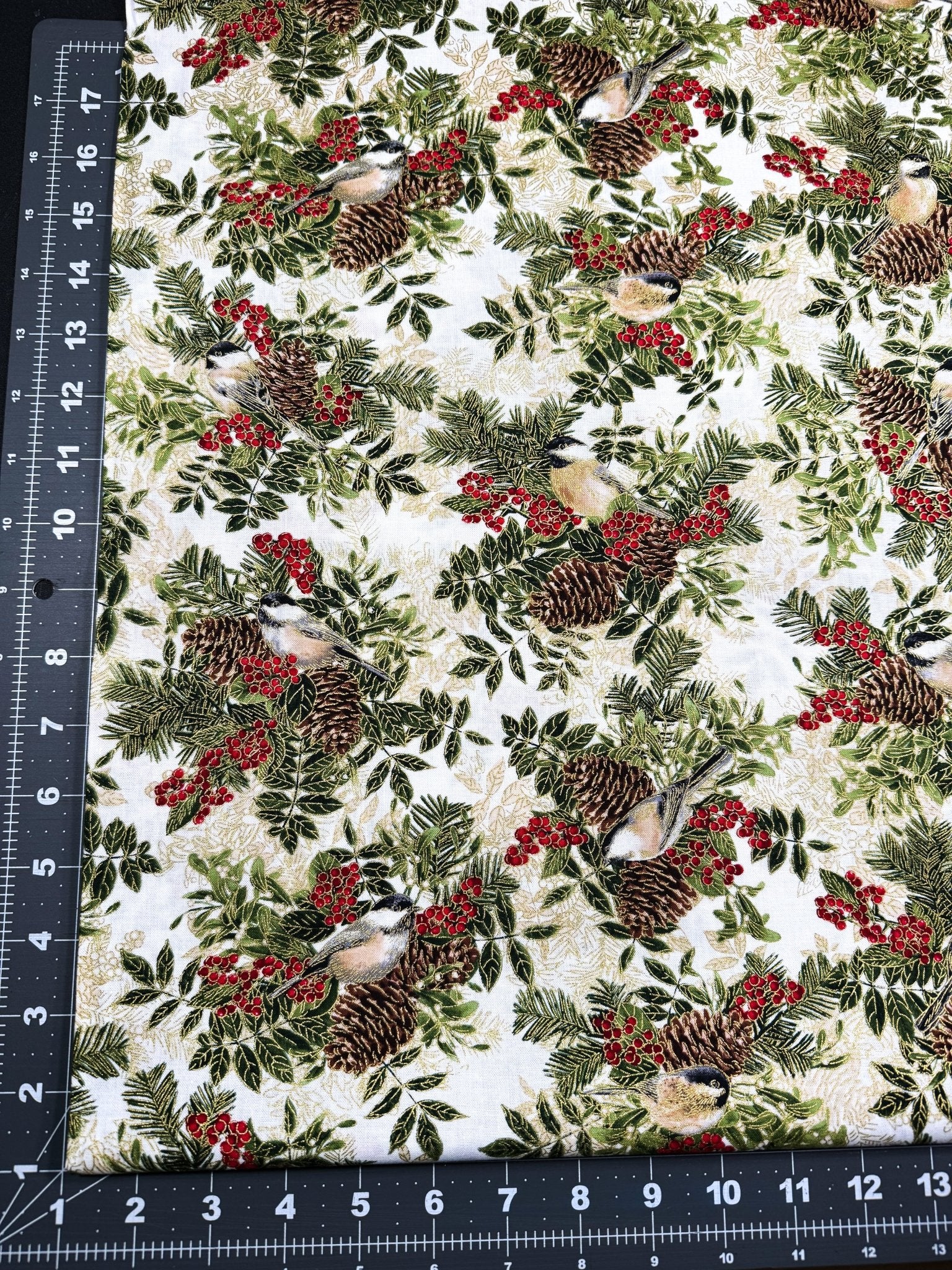 Birds on pine cone bouquet CM8514 Holiday fabric - Mary Jo Fabrics