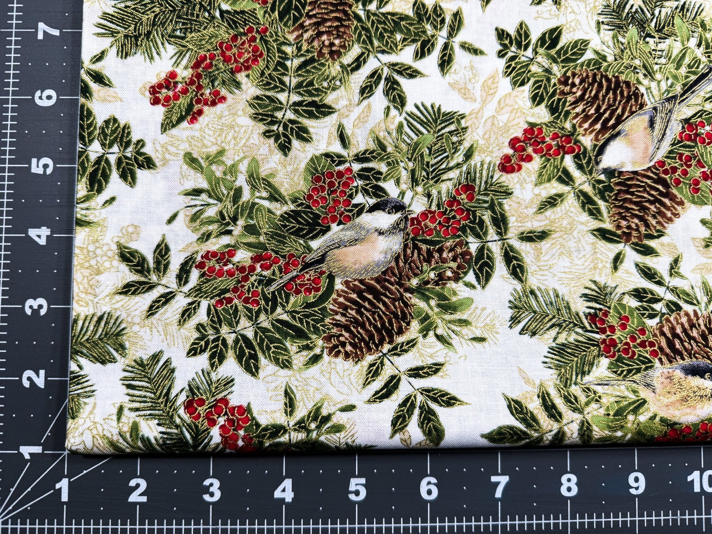 Birds on pine cone bouquet CM8514 Holiday fabric - Mary Jo Fabrics