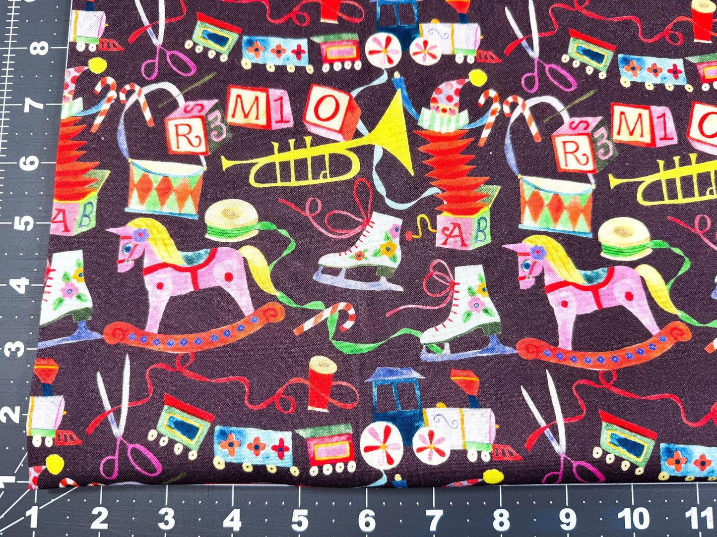 Christmas presents and toys Christmas fabric - Mary Jo Fabrics