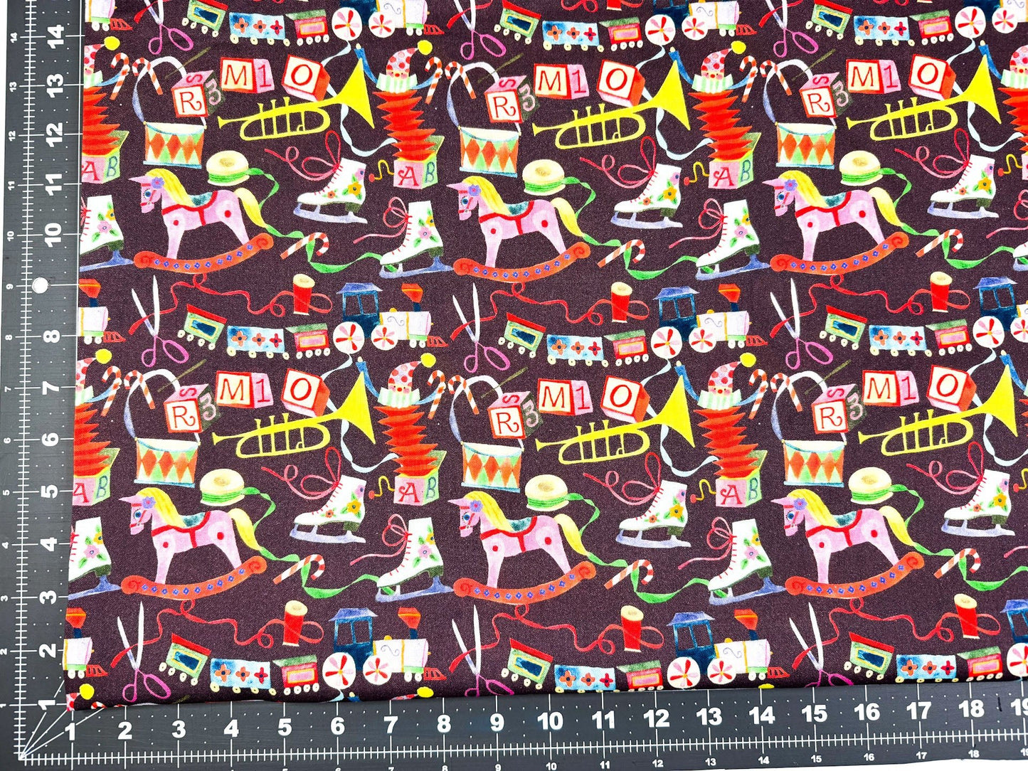 Christmas presents and toys Christmas fabric - Mary Jo Fabrics