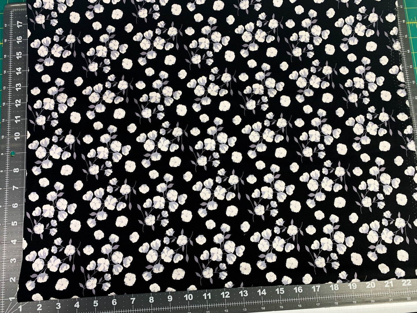 Cotton blossom fabric 646599 Black Scarlet Farm - Mary Jo Fabrics