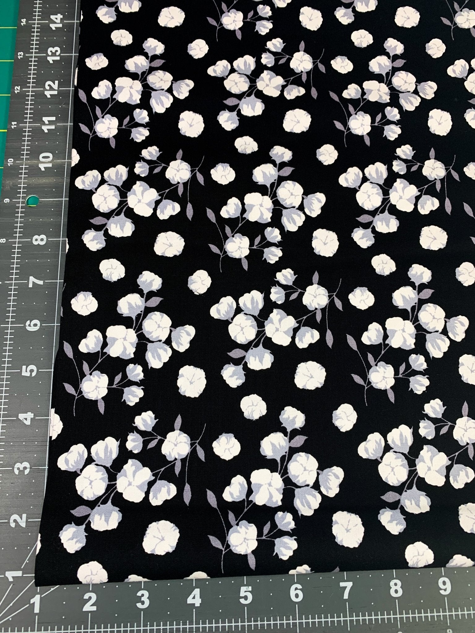 Cotton blossom fabric 646599 Black Scarlet Farm - Mary Jo Fabrics