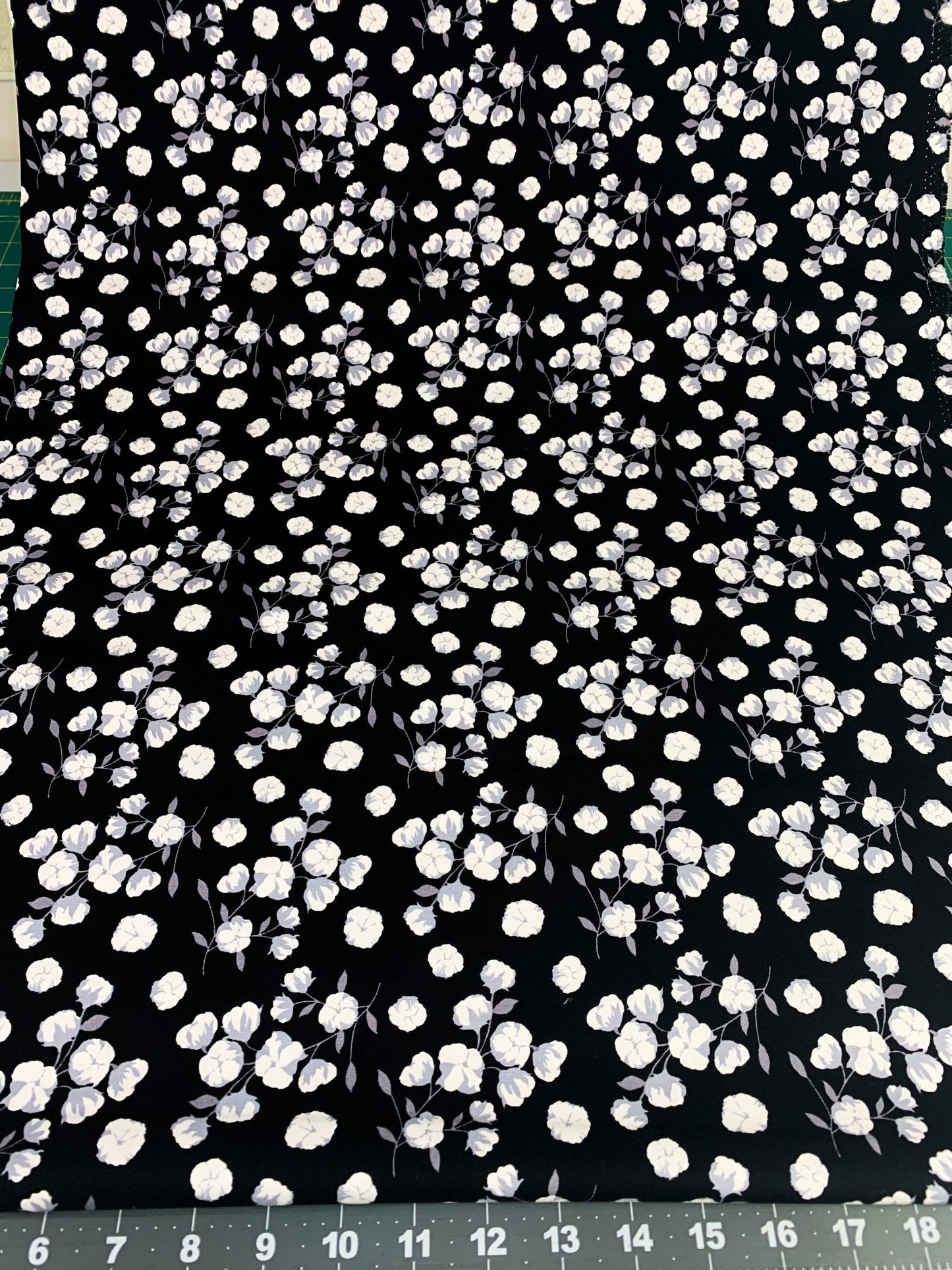 Cotton blossom fabric 646599 Black Scarlet Farm - Mary Jo Fabrics