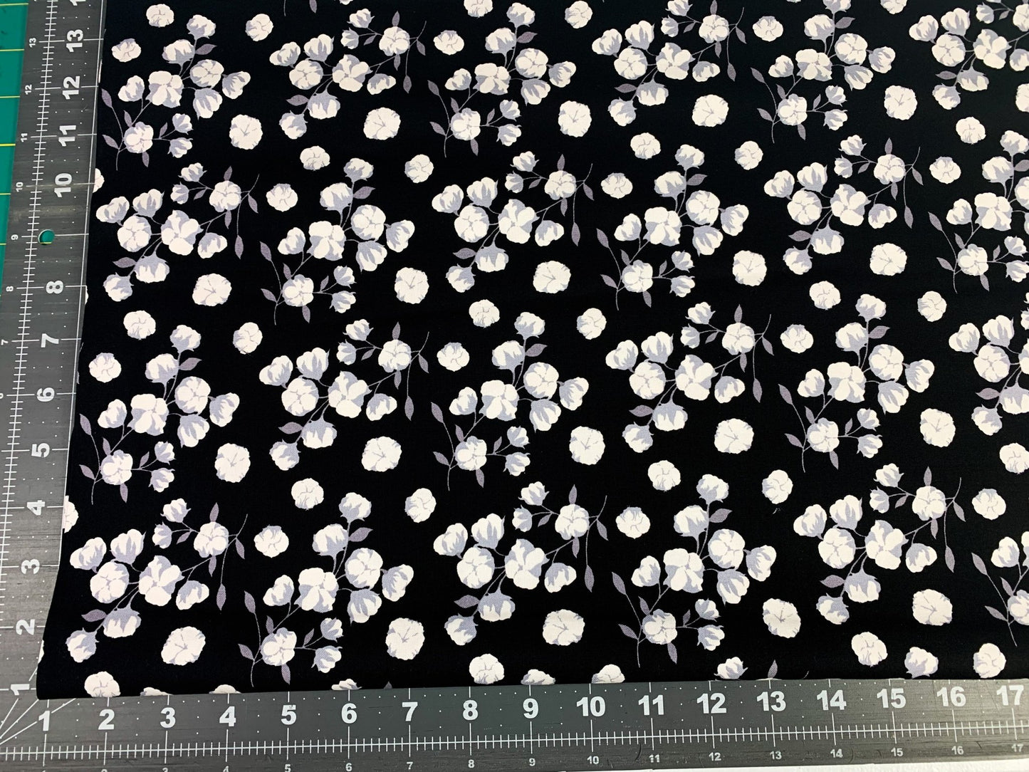 Cotton blossom fabric 646599 Black Scarlet Farm - Mary Jo Fabrics