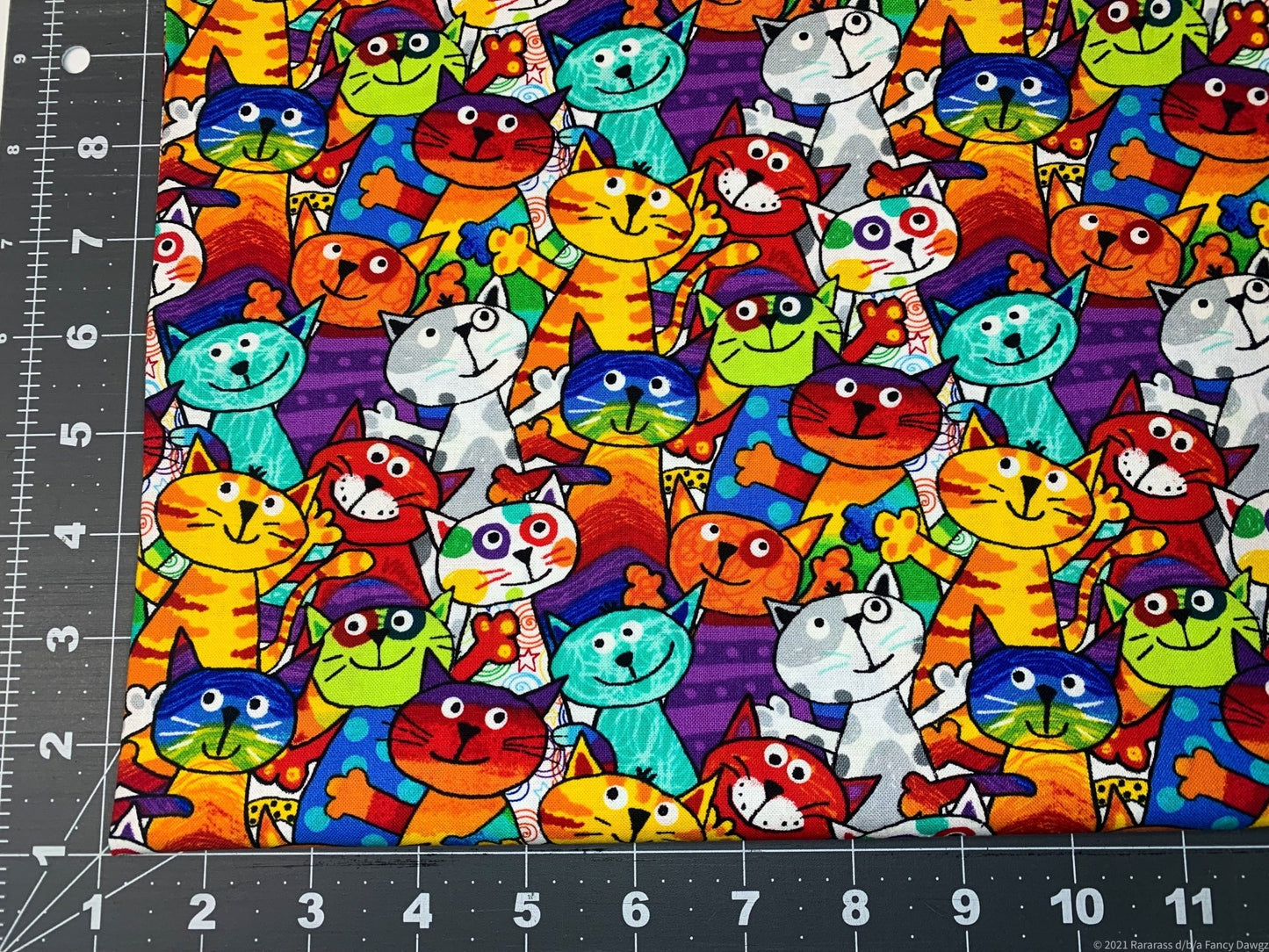 Cute Stacked Cats fabric C6341 cat cotton fabric - Mary Jo Fabrics