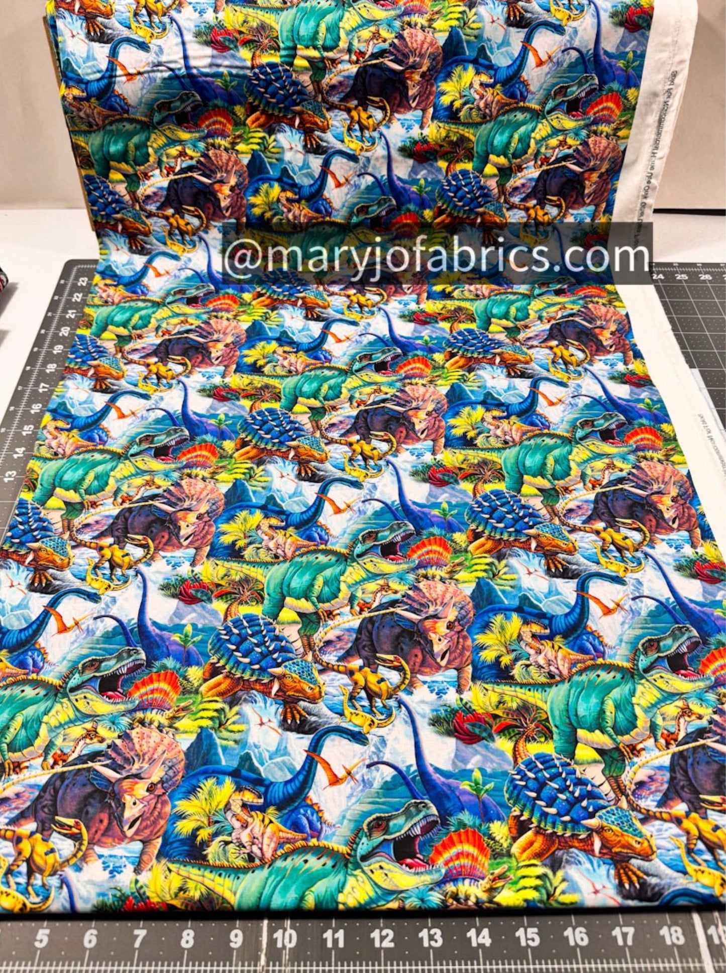 Dinosaur fabric 3763 Jurassic dinosaurs cotton fabric - Mary Jo Fabrics