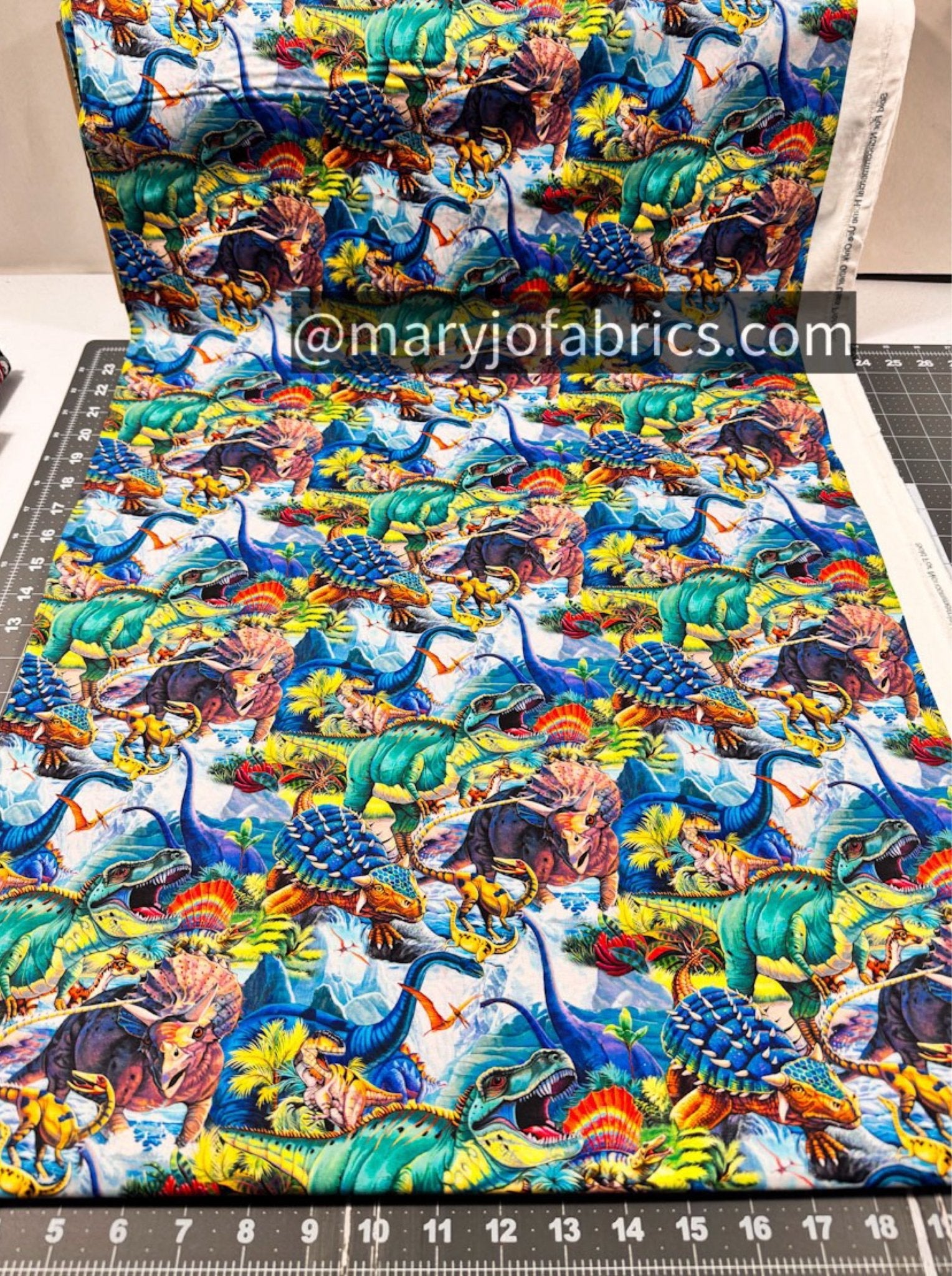 Dinosaur fabric 3763 Jurassic dinosaurs cotton fabric - Mary Jo Fabrics
