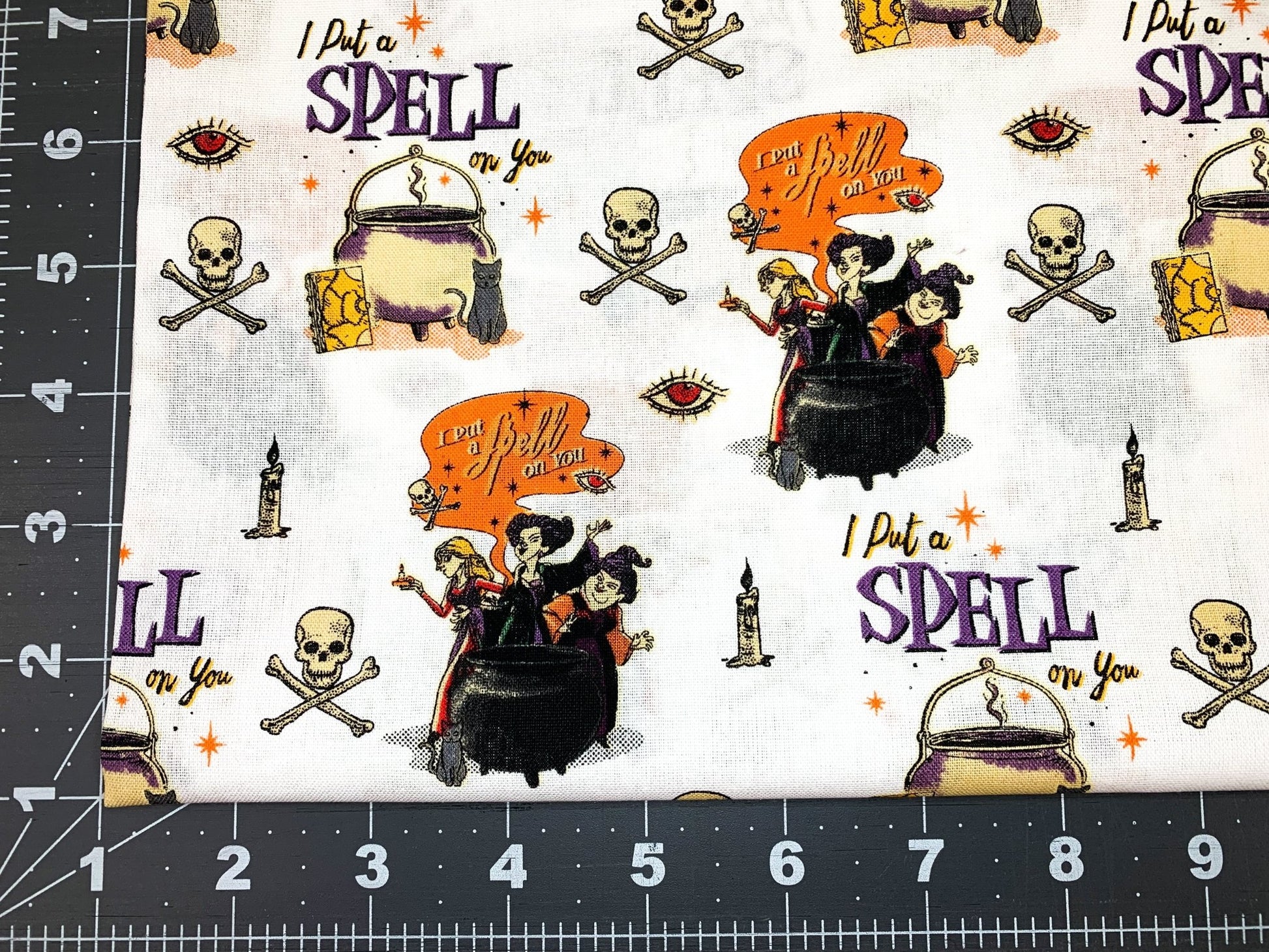 Disney Hocus Pocus fabric I put a spell on you - Mary Jo Fabrics