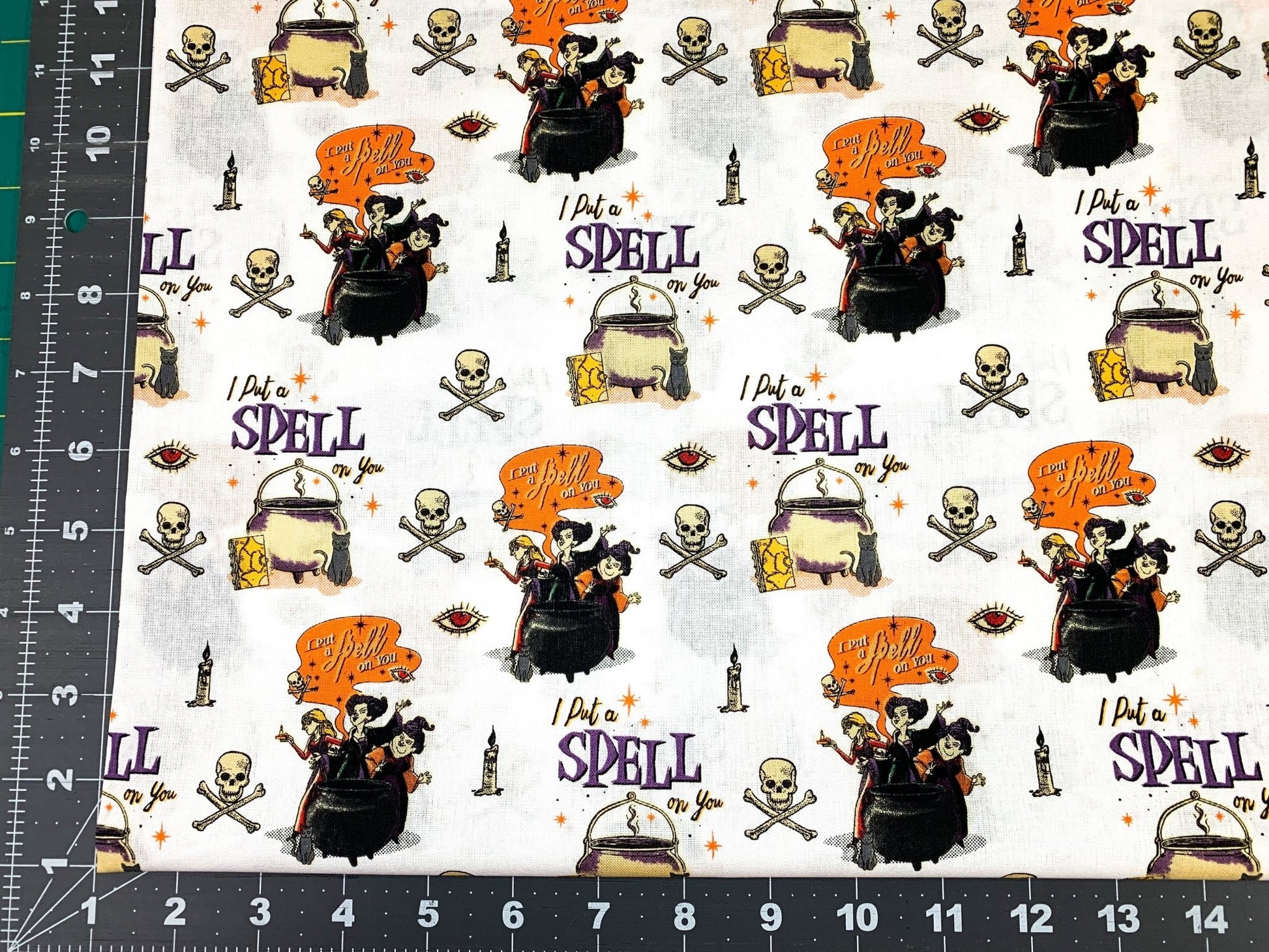 Disney Hocus Pocus fabric I put a spell on you - Mary Jo Fabrics