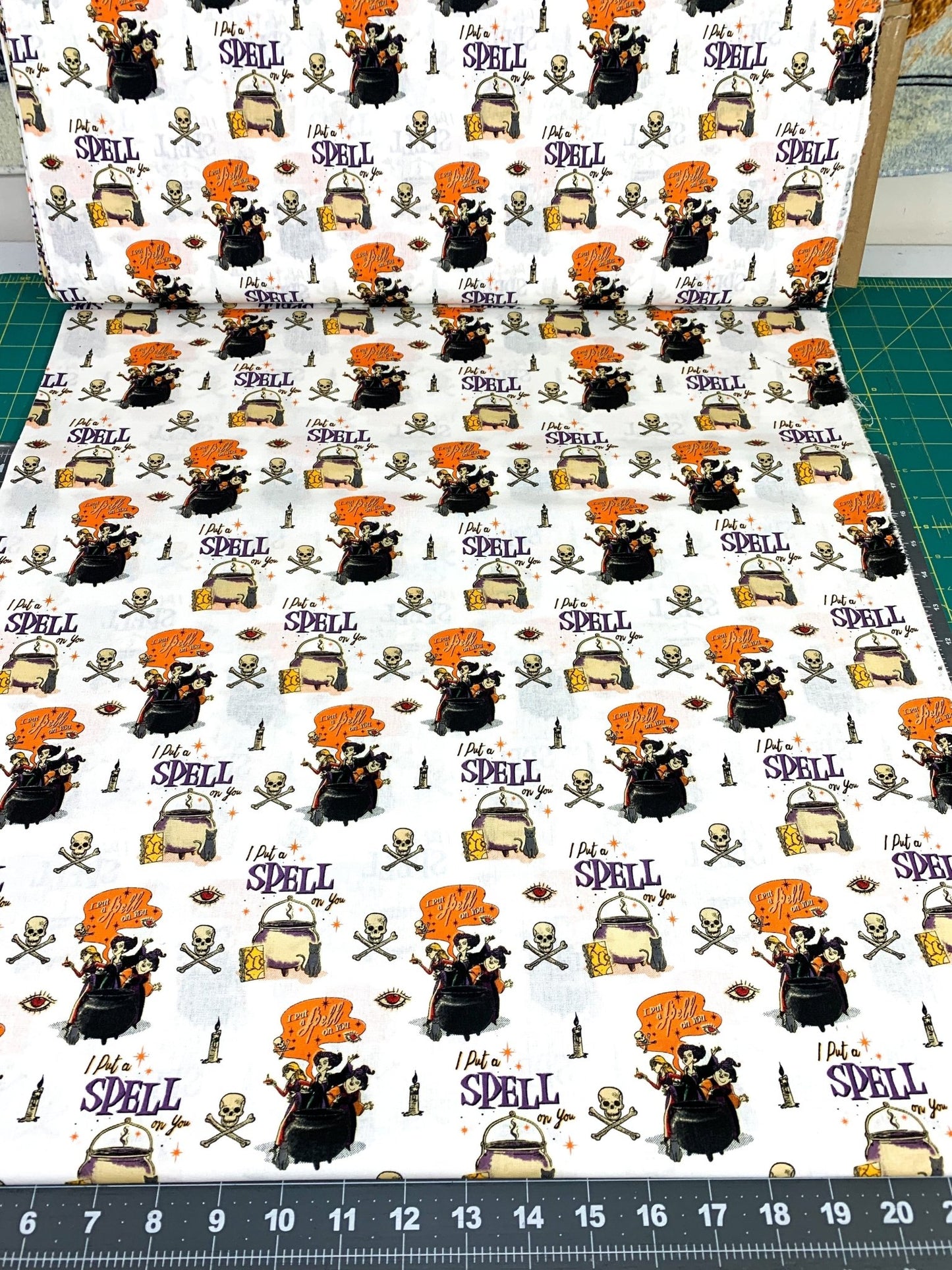 Disney Hocus Pocus fabric I put a spell on you - Mary Jo Fabrics