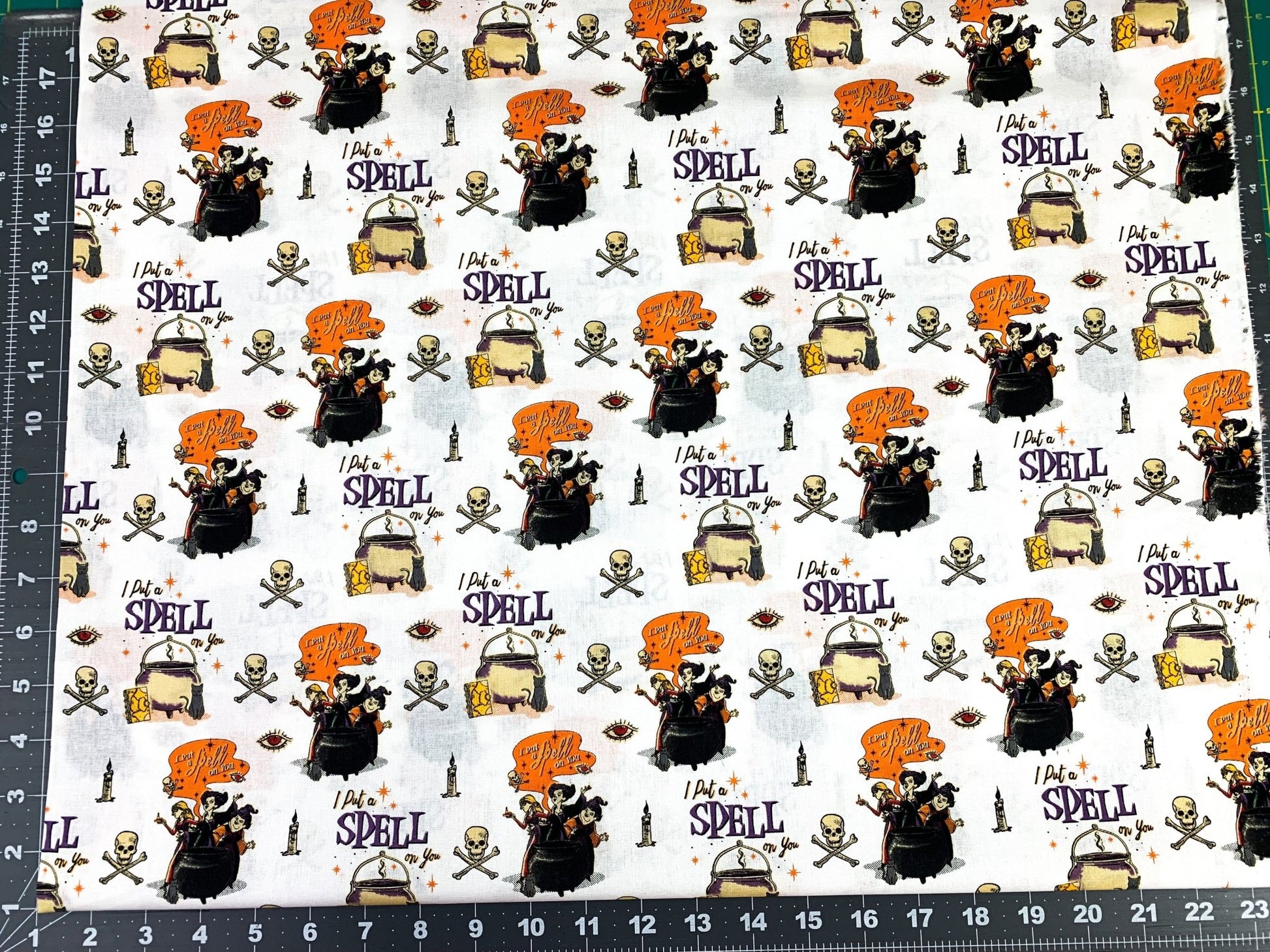 Disney Hocus Pocus fabric I put a spell on you - Mary Jo Fabrics