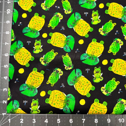 Frogtastic Frogs Cotton fabric 13388 Green Frog fabric - Mary Jo Fabrics