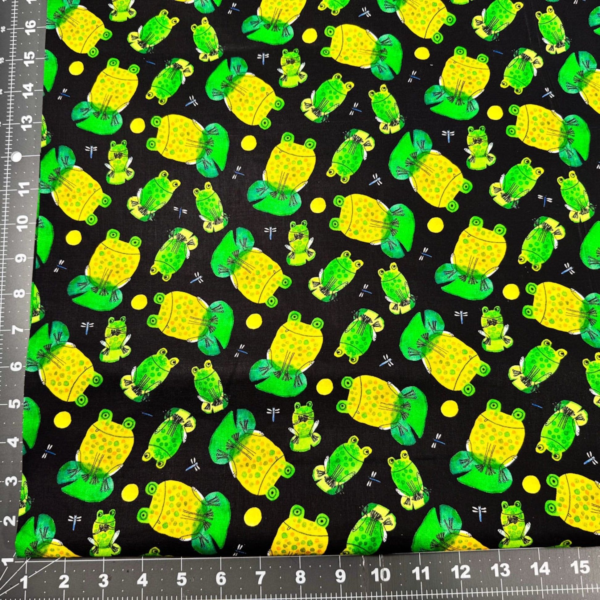 Frogtastic Frogs Cotton fabric 13388 Green Frog fabric - Mary Jo Fabrics