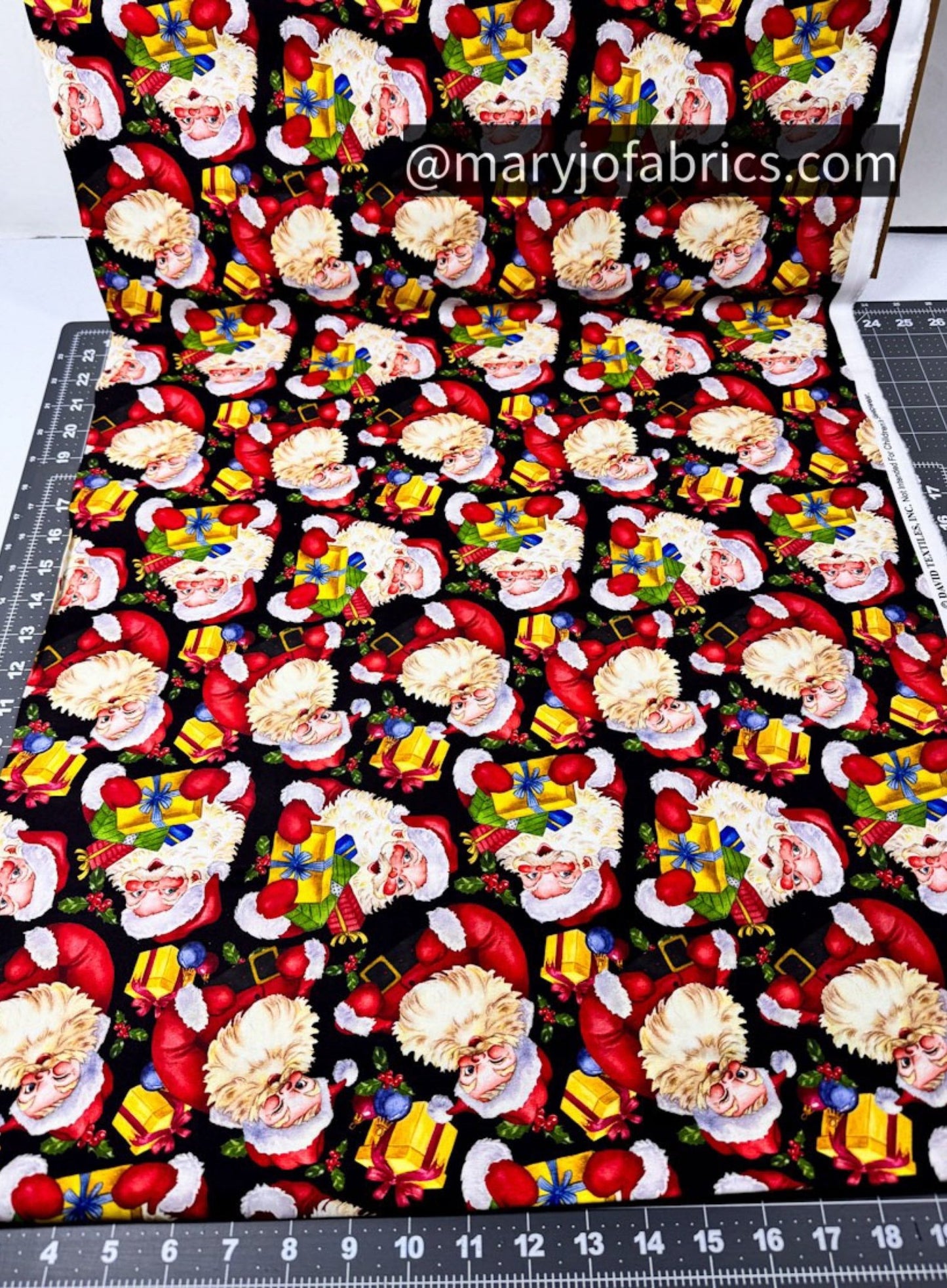 Giving Santa Claus Fabric DX - 8735 Christmas Santa - Mary Jo Fabrics