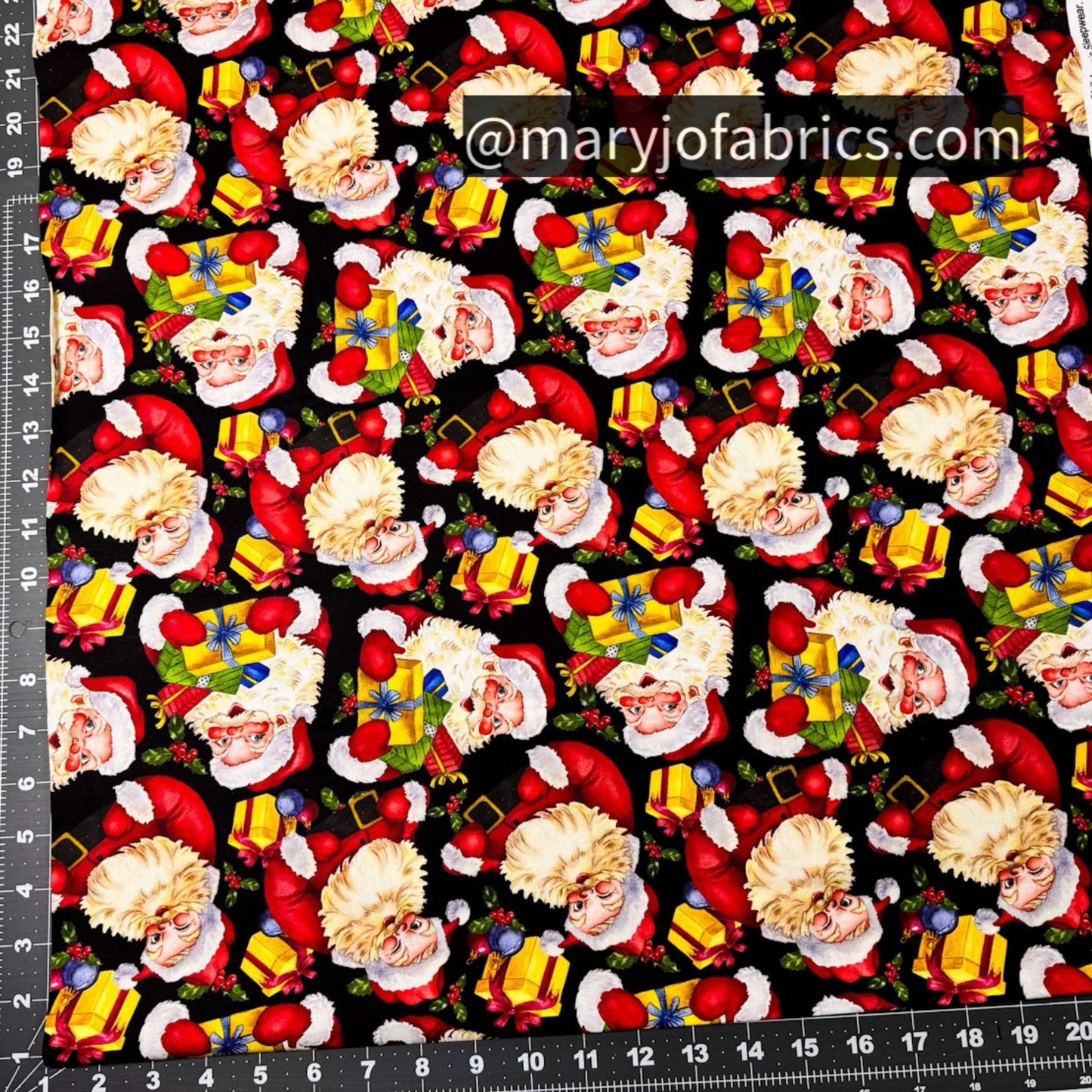 Giving Santa Claus Fabric DX - 8735 Christmas Santa - Mary Jo Fabrics
