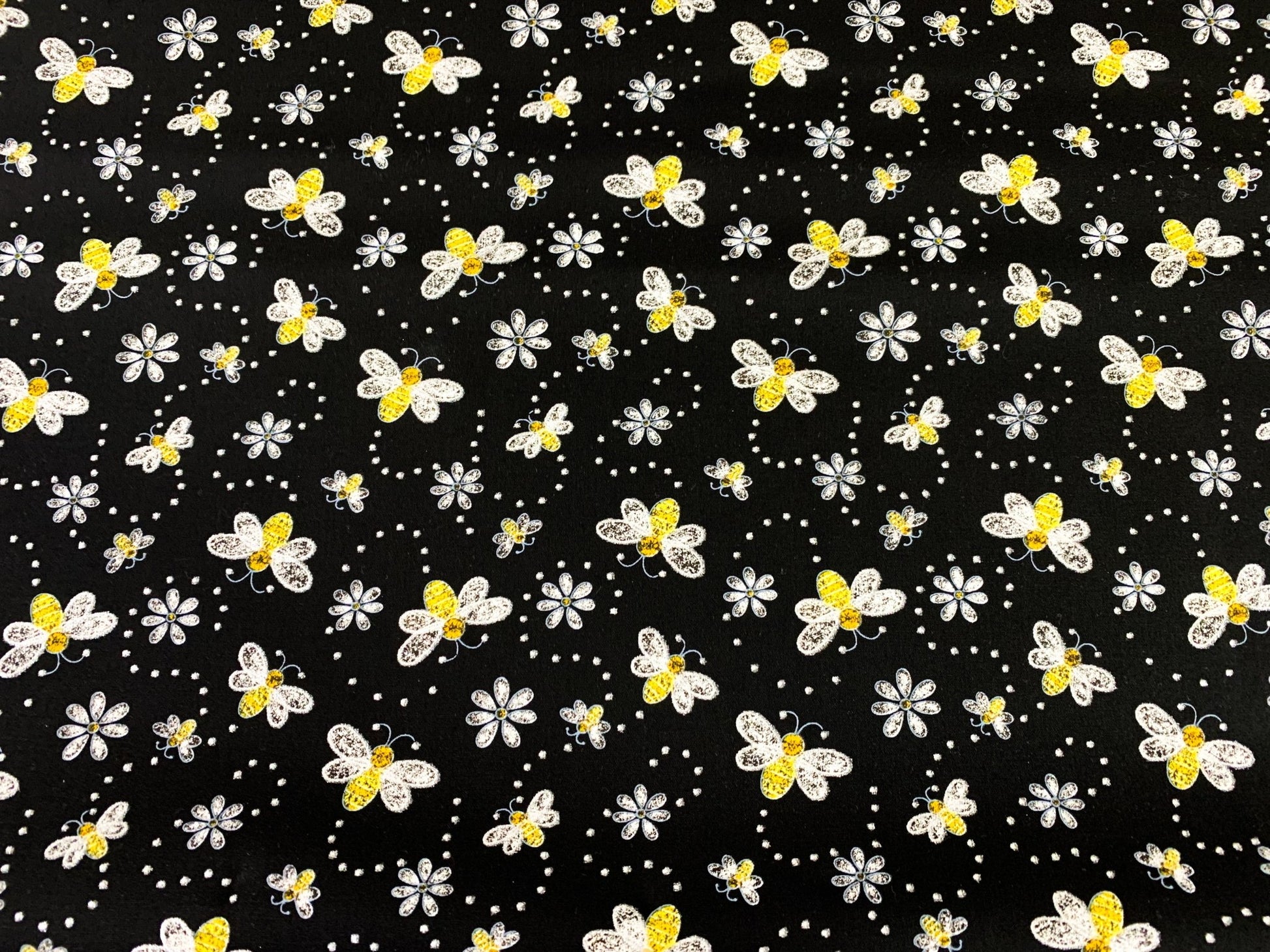 Glitter bee fabric 15540 Bees and white flowers - Mary Jo Fabrics