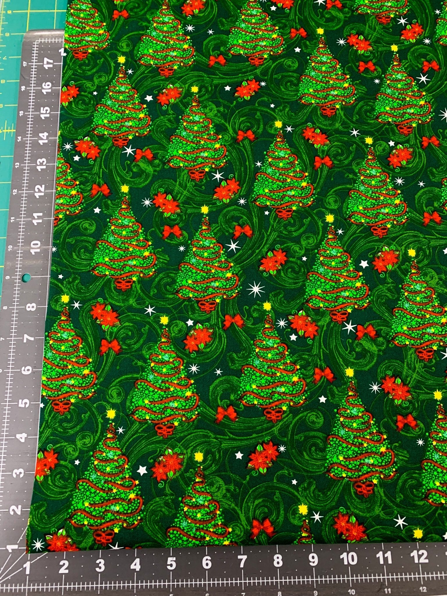 Green Christmas Tree fabric Christmas quilting fabric - Mary Jo Fabrics