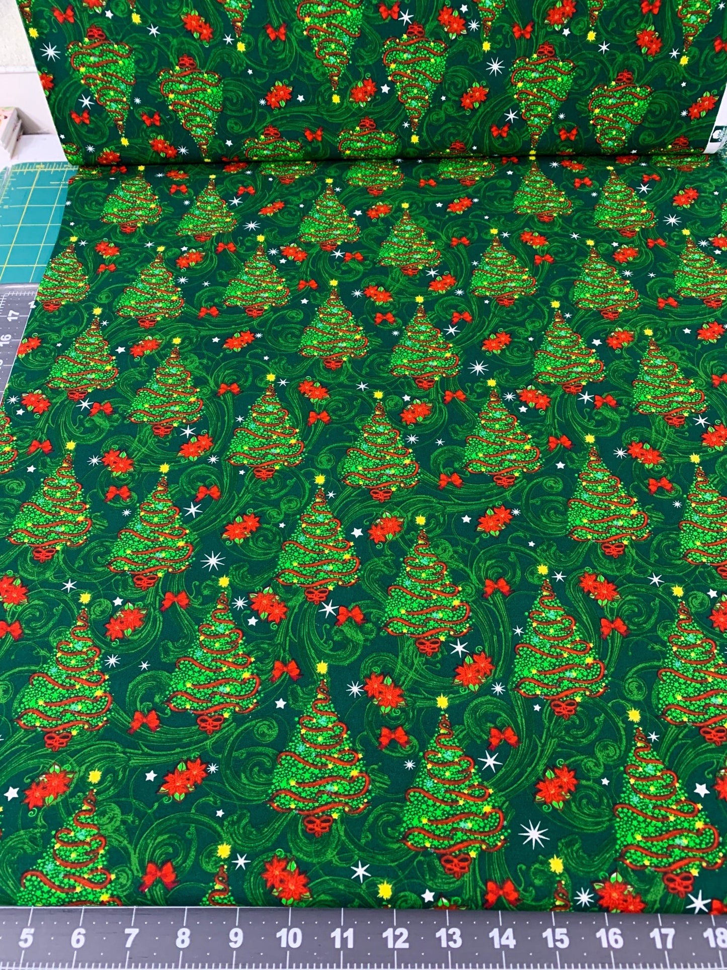 Green Christmas Tree fabric Christmas quilting fabric - Mary Jo Fabrics