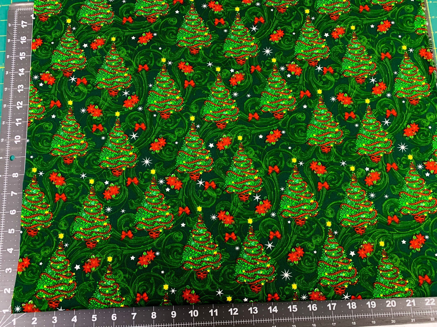 Green Christmas Tree fabric Christmas quilting fabric - Mary Jo Fabrics