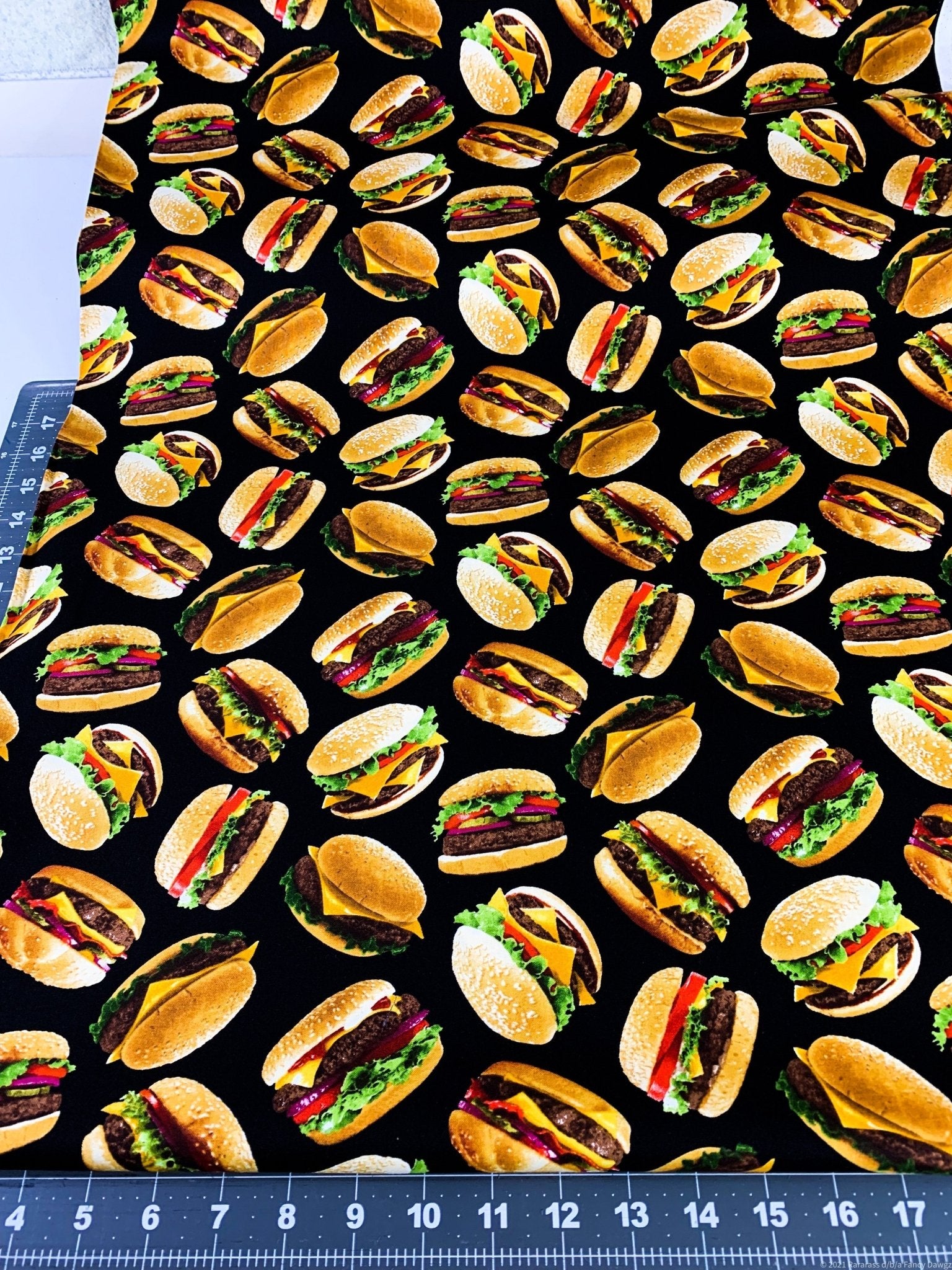 Hamburger fabric C6995 Cheeseburgers fabric - Mary Jo Fabrics