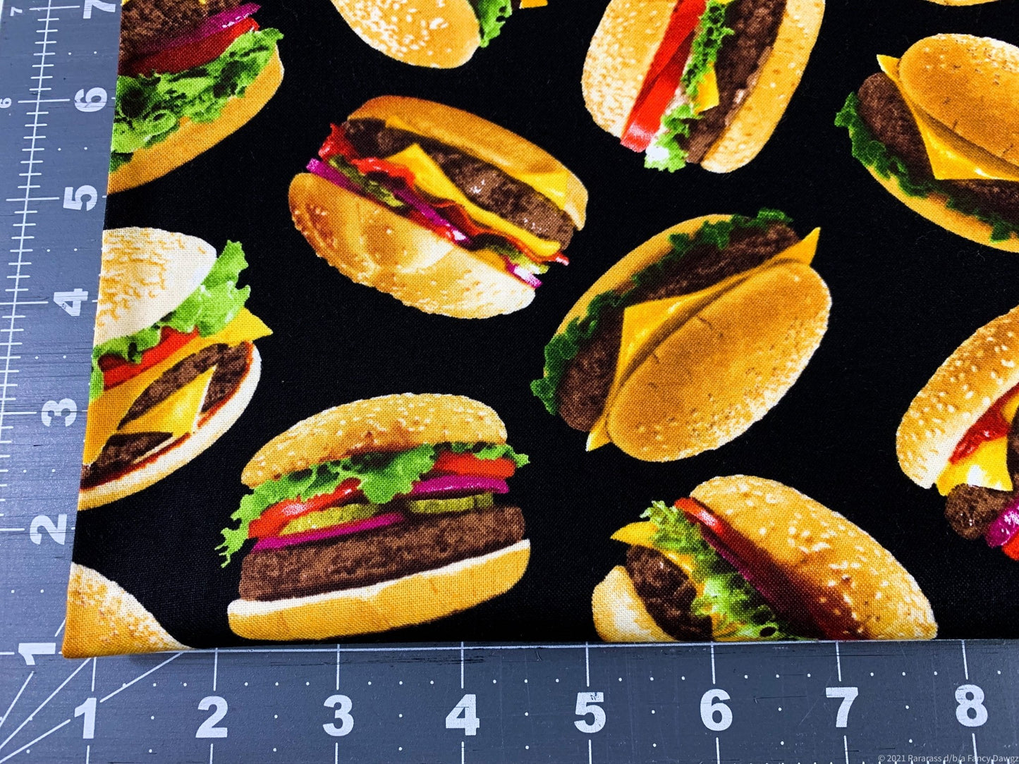 Hamburger fabric C6995 Cheeseburgers fabric - Mary Jo Fabrics