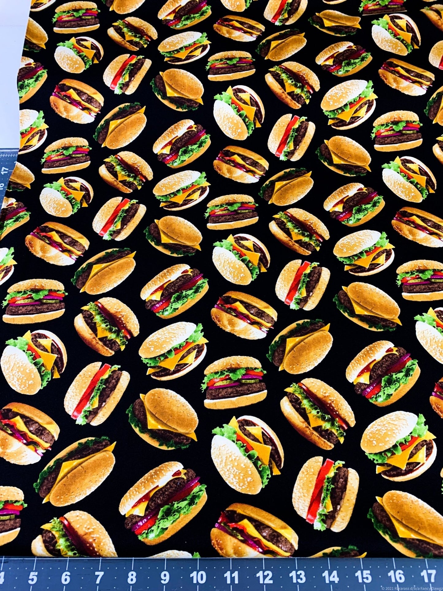 Hamburger fabric C6995 Cheeseburgers fabric - Mary Jo Fabrics