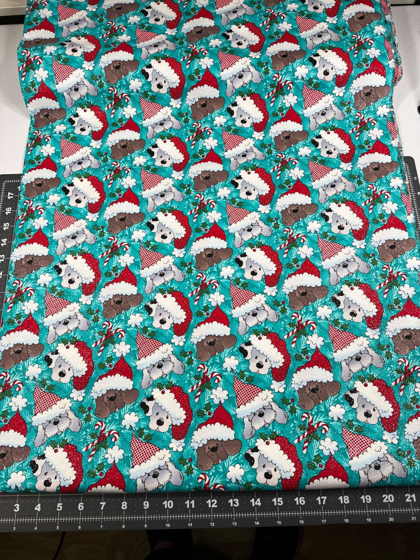 Holiday dogs in Santa Hats with glitter 17916 - Mary Jo Fabrics