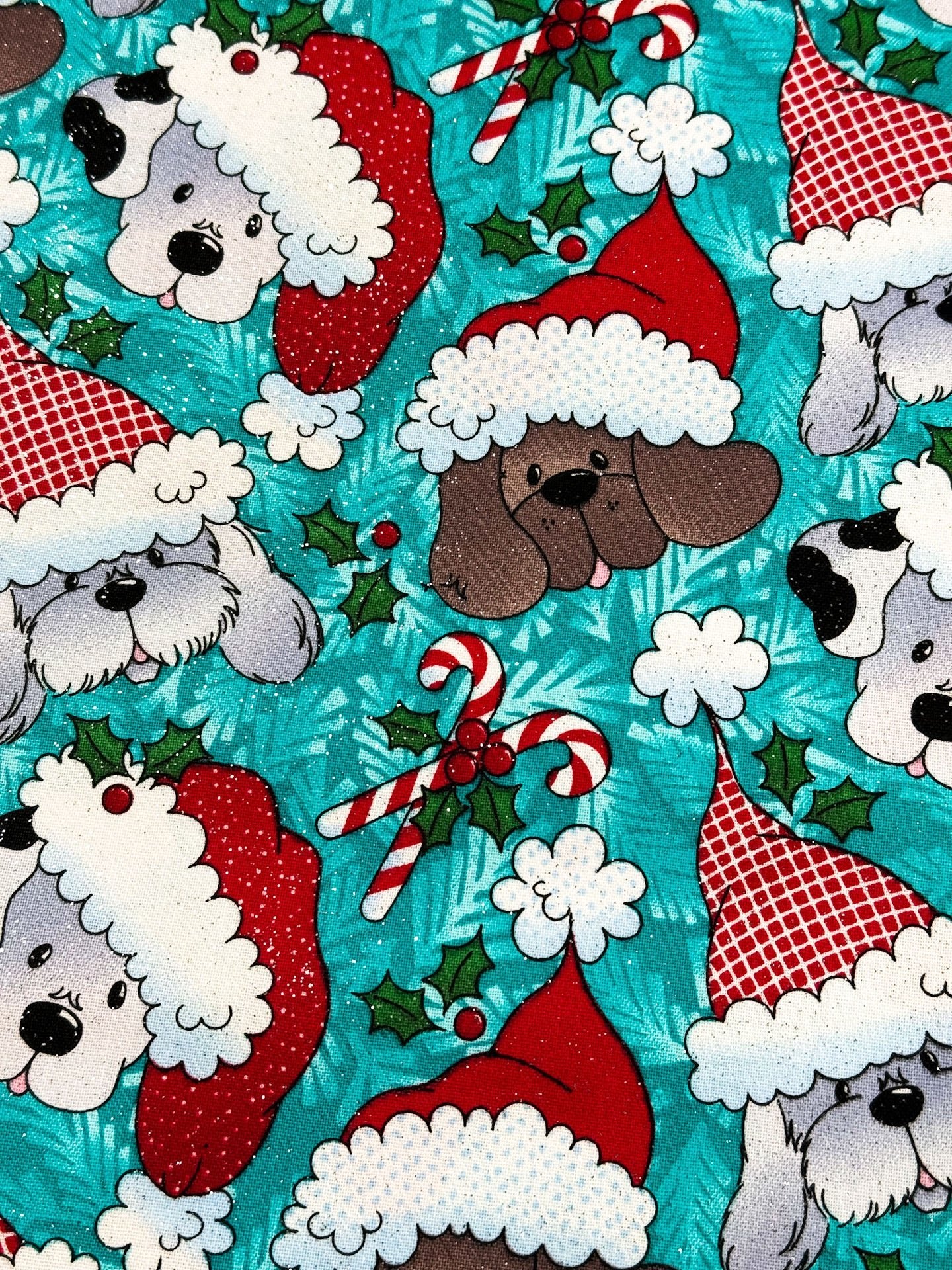 Holiday dogs in Santa Hats with glitter 17916 - Mary Jo Fabrics