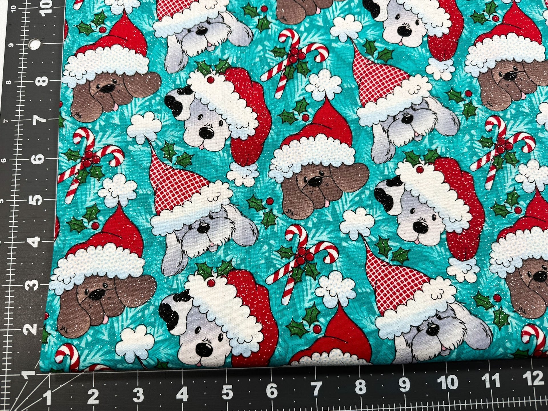 Holiday dogs in Santa Hats with glitter 17916 - Mary Jo Fabrics