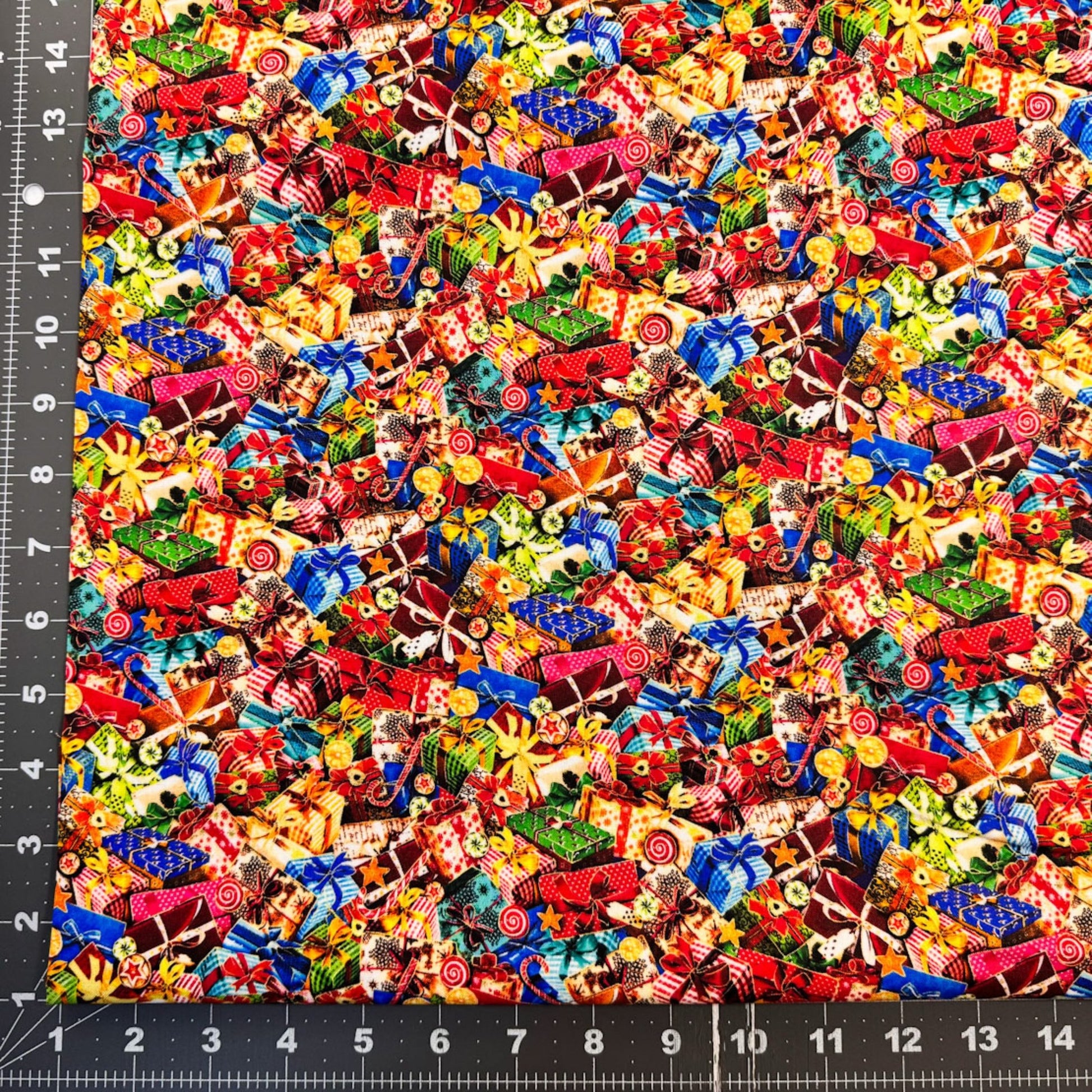 Holiday Gift Christmas Fabric 59-8951 Noel Christmas gifts - Mary Jo Fabrics