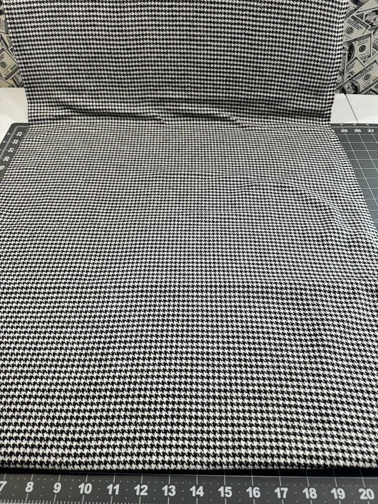 Houndstooth Flannel R090960 Black and white fabric - Mary Jo Fabrics