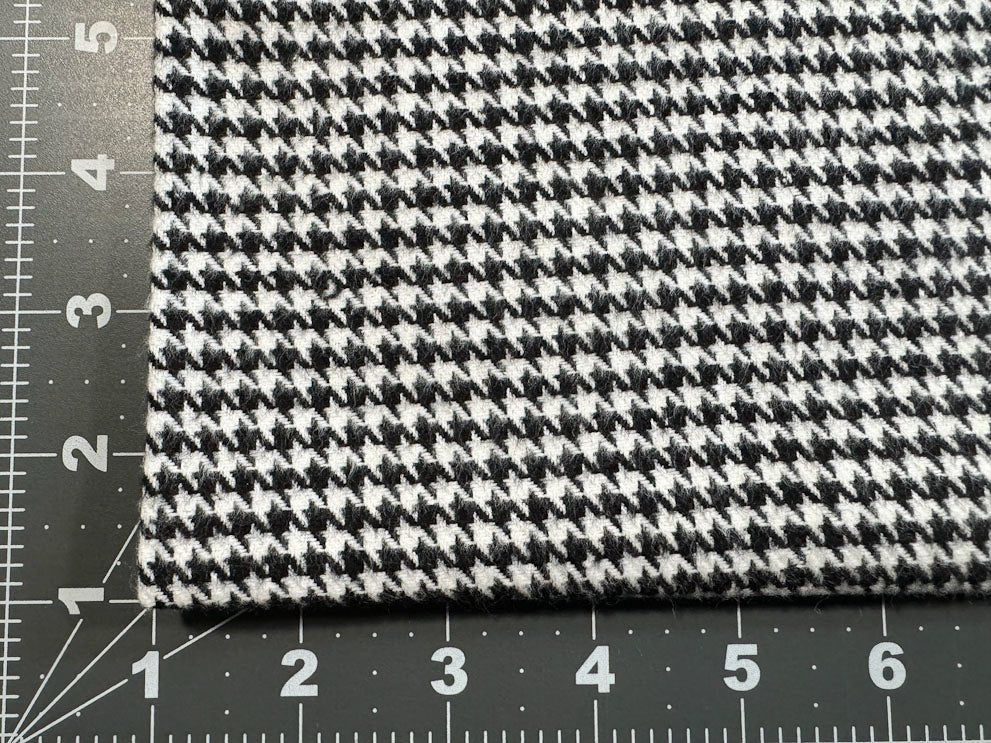 Houndstooth Flannel R090960 Black and white fabric - Mary Jo Fabrics