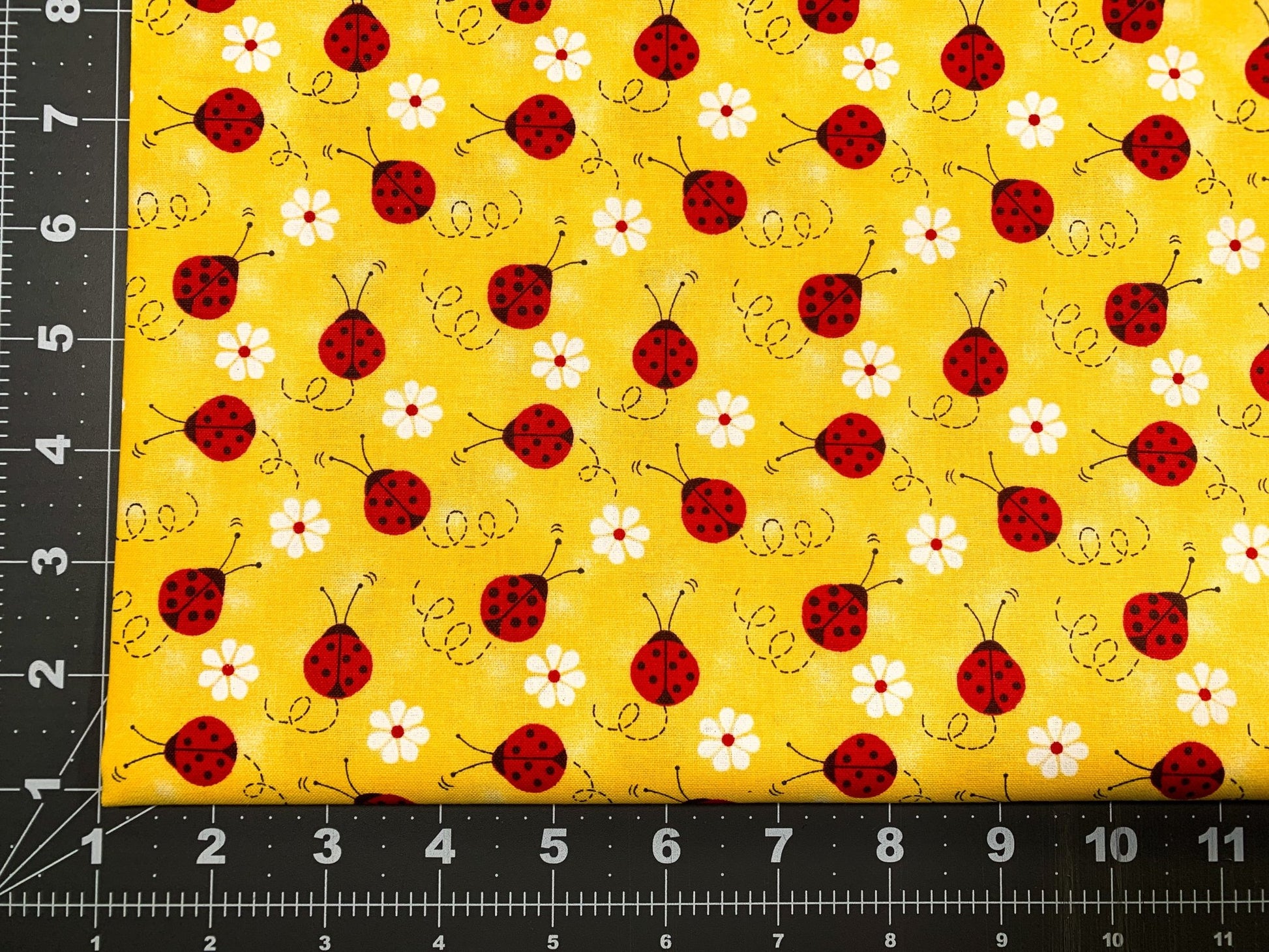 Ladybug fabric Red Ladybug with a daisy cotton fabric - Mary Jo Fabrics