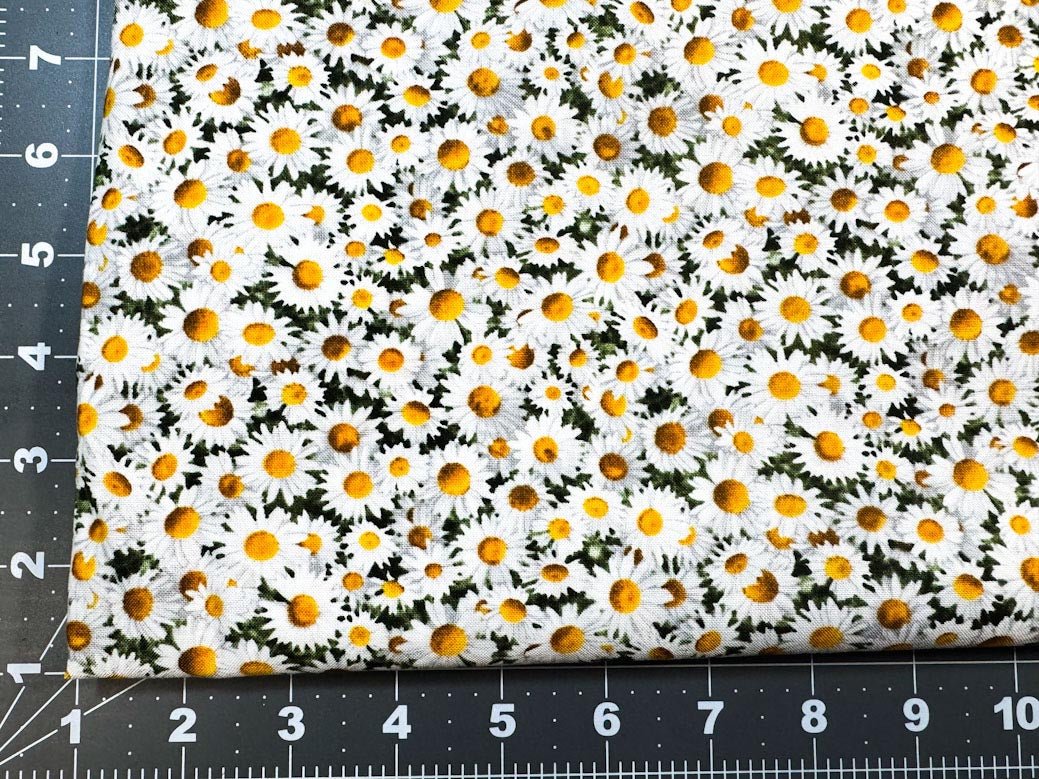 Landscape Medley White Daisies fabric 656 daisy - Mary Jo Fabrics