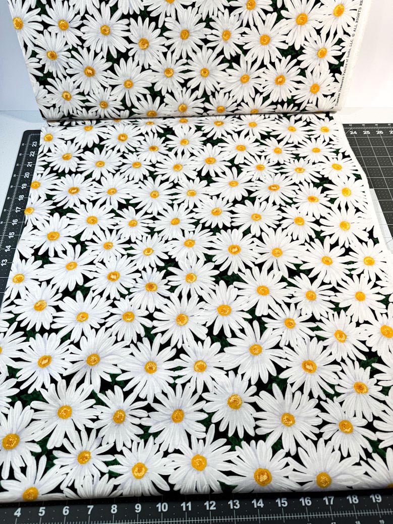 Large White Daisy fabric C4426 Love Daisies - Mary Jo Fabrics