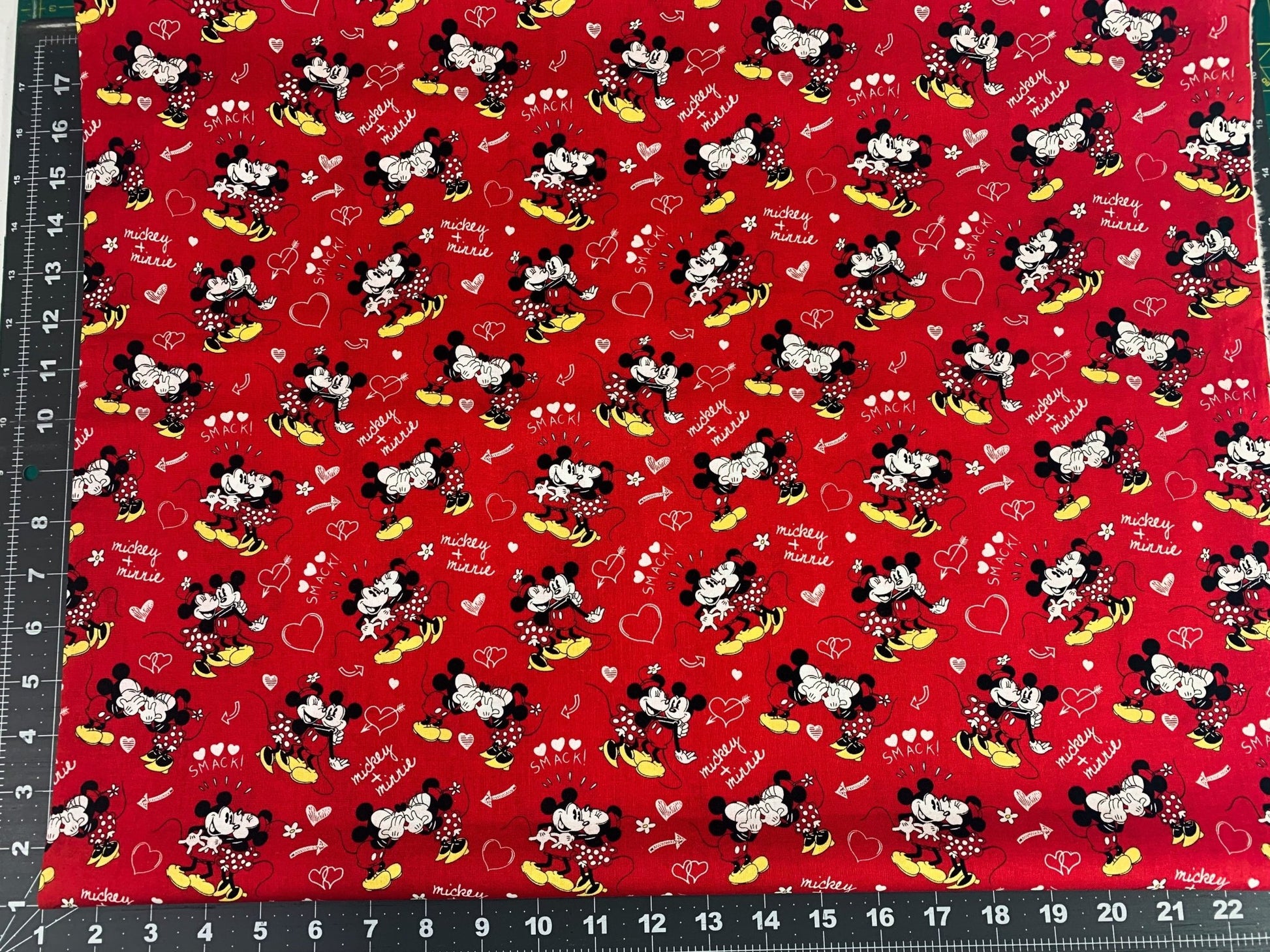 Love Minnie and Mickey fabric 72721 Mickey Mouse - Mary Jo Fabrics