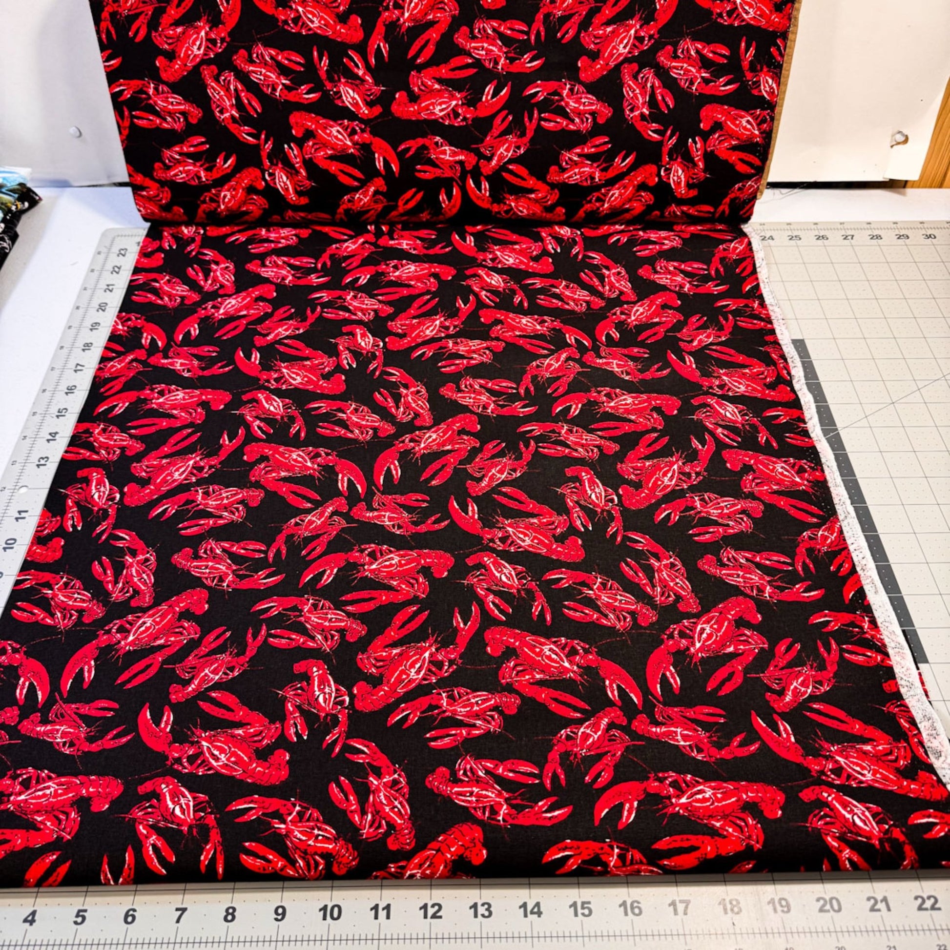 Maine Lobster fabric LC15 Lobsters on Black - Mary Jo Fabrics